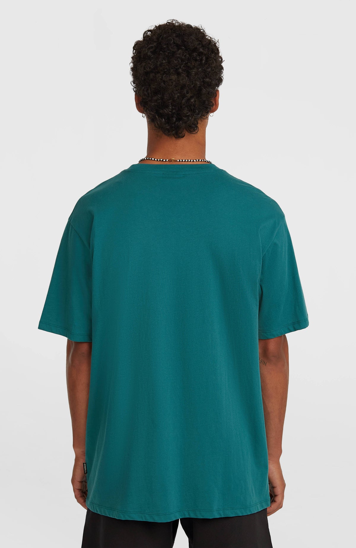 Original Cali T-Shirt für Herren, grün, Rückansicht getragen am Model mit Rundhalsausschnitt und kurzen Ärmeln