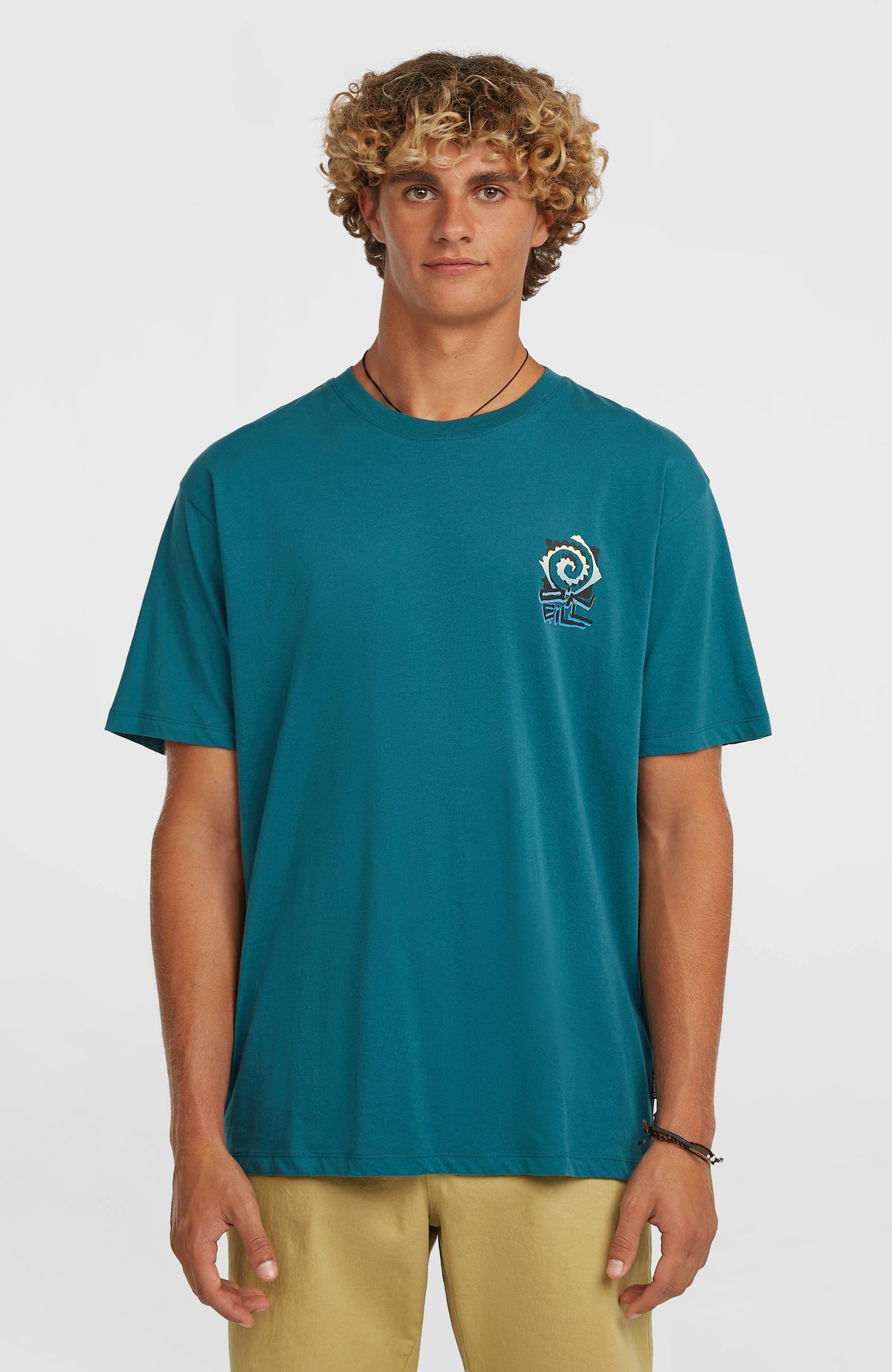 O'Neill Chest-Print T-Shirt für Herren, grün mit Logo-Print in Blau und Weiß, Vorderansicht am Model