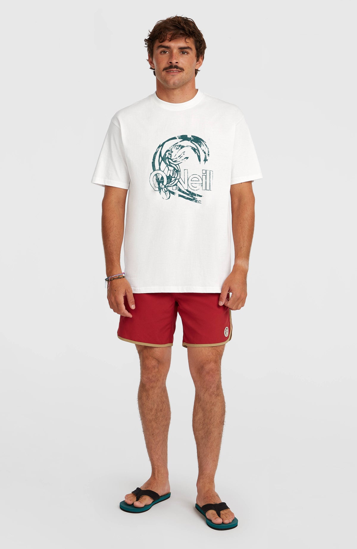 O'Riginals Circle Surfer T-Shirt für Herren, weiß mit Logo-Print in Grün, vollständige Ansicht am Model