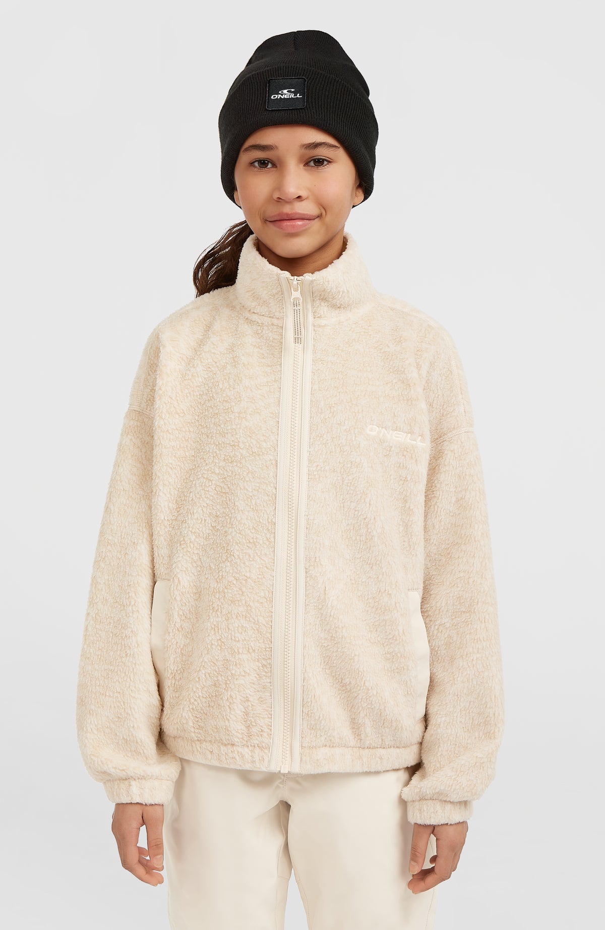 O'Neill Flauschige Fleecejacke mit Reißverschluss für Mädchen, beige, Vorderansicht, am Model