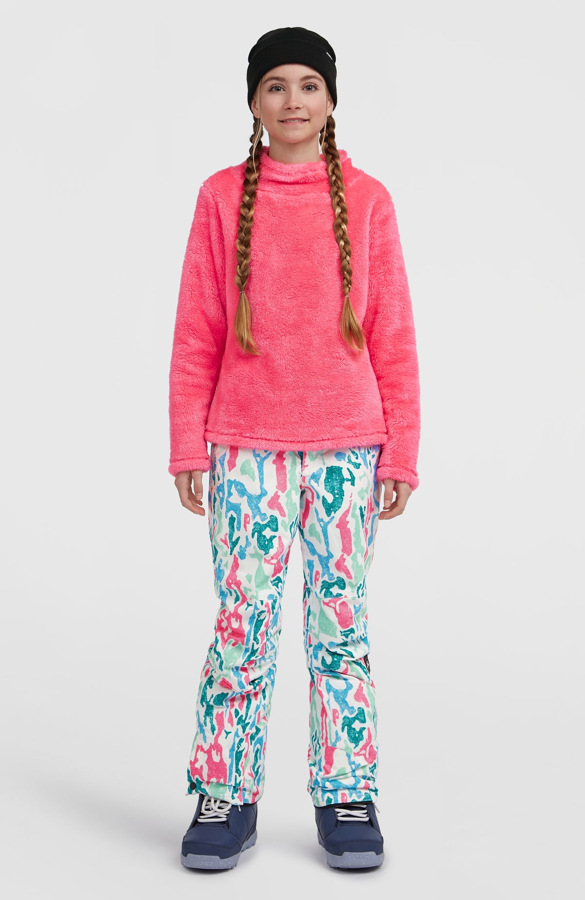 Kuscheliger FWC'Cruz Fleecepullover für Mädchen, pink, Ganzkörperansicht am Model von vorne