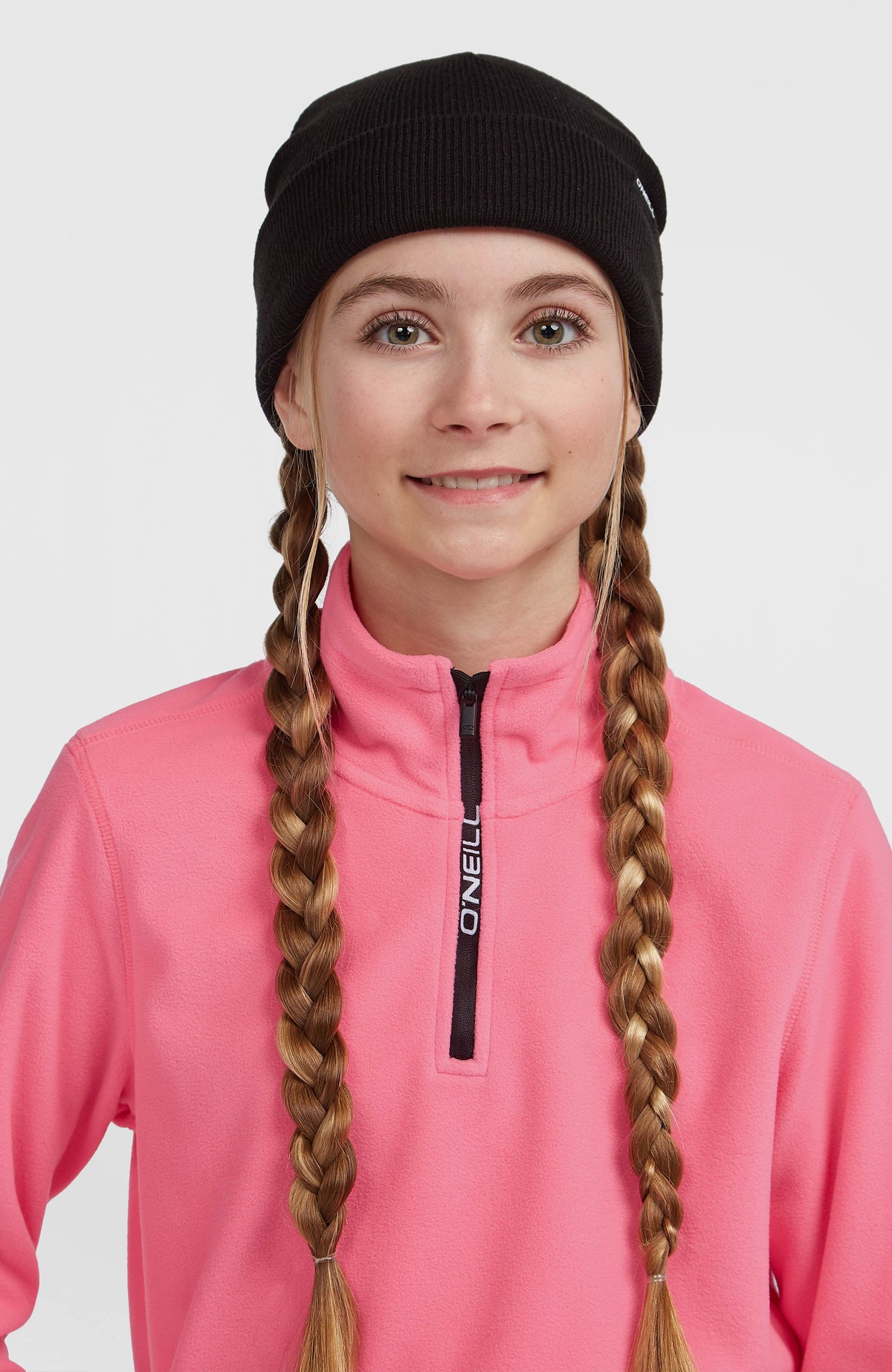 FWC'Cruz Jack's Fleecepullover für Mädchen, pink, Nahaufnahme von Stehkragen und Reißverschluss am Model