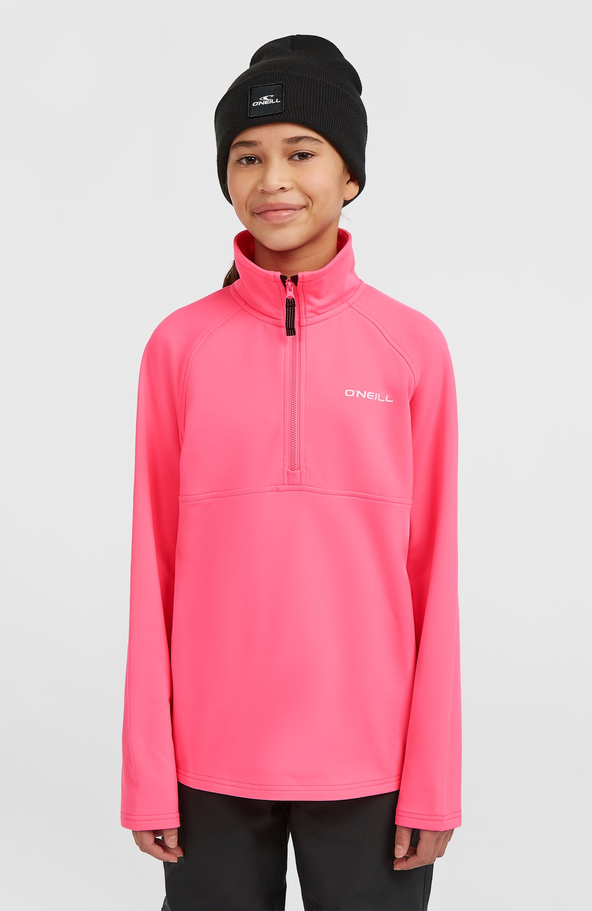 O'Neill FWC'Cruz Fleecepullover für Mädchen, pink, Vorderansicht am Model mit Stehkragen und Reißverschluss