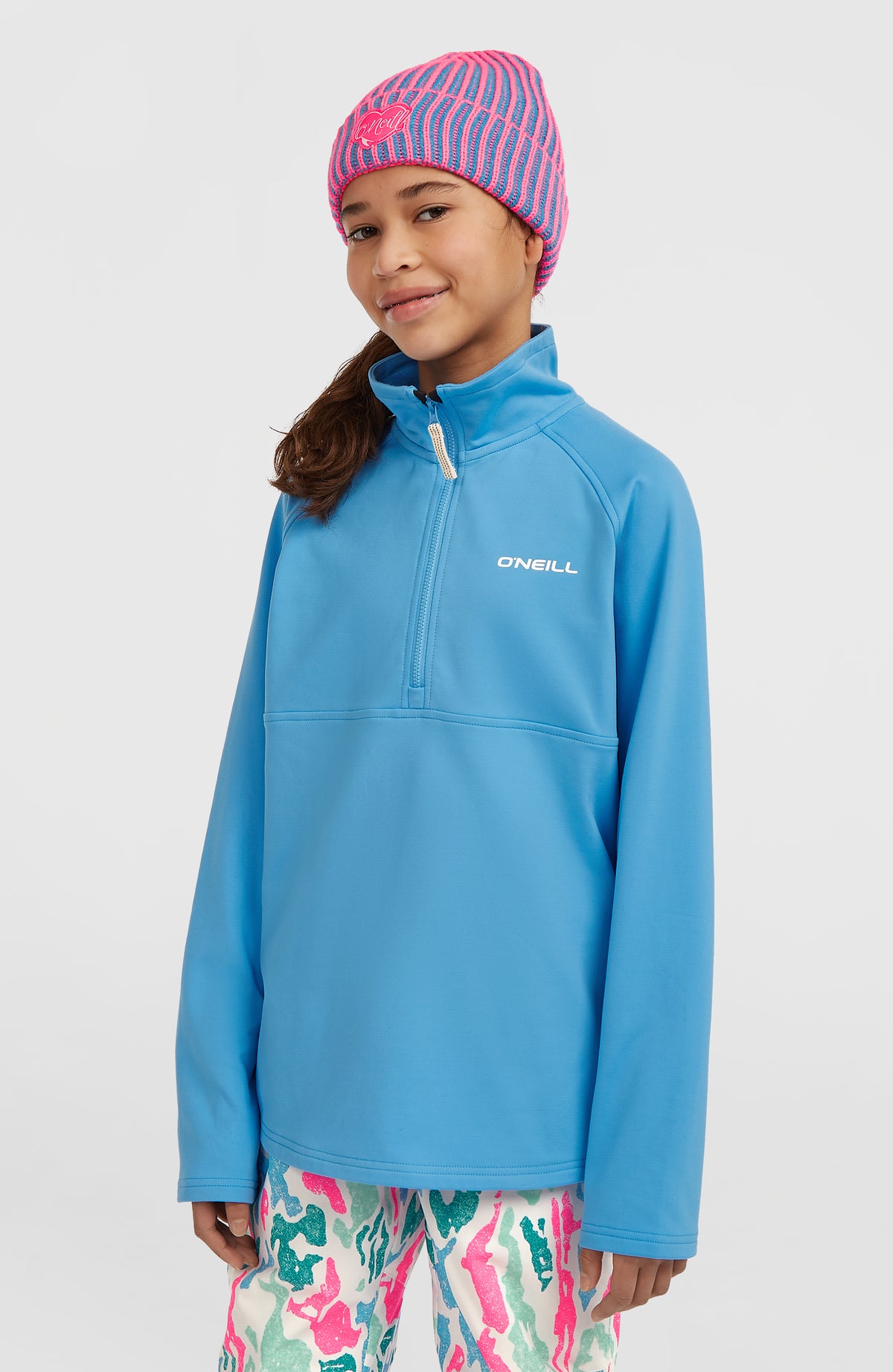 O'Neill FWC'Cruz Fleecepullover für Mädchen, blau, Vorderansicht am Model mit Stehkragen und halbem Reißverschluss