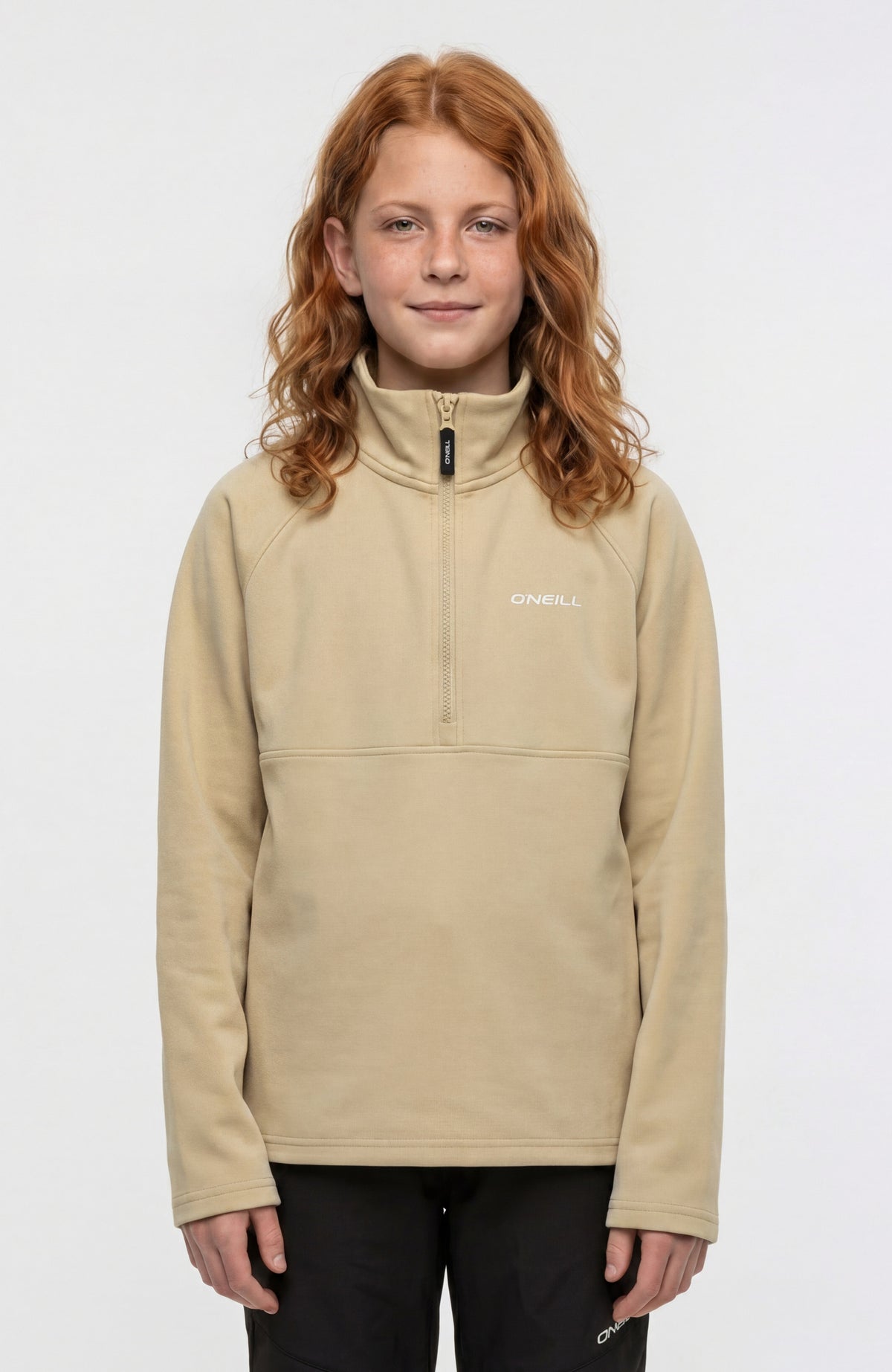 O'Neill FWC'Cruz Fleecepullover mit Halbreißverschluss für Mädchen, beige, Vorderansicht am Model