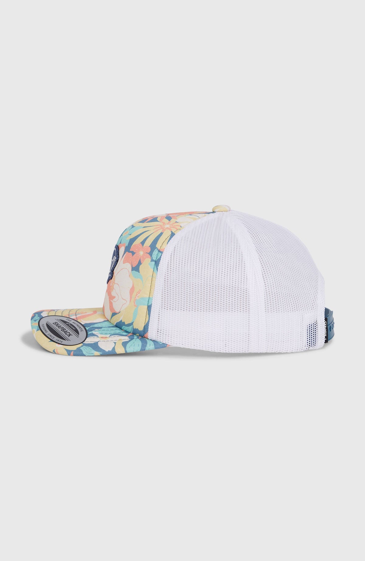 Flood Trucker Cap für Mädchen, blau mit Blumenmuster in Gelb und Rosa, freigestellt von der Seite, weißes Mesh