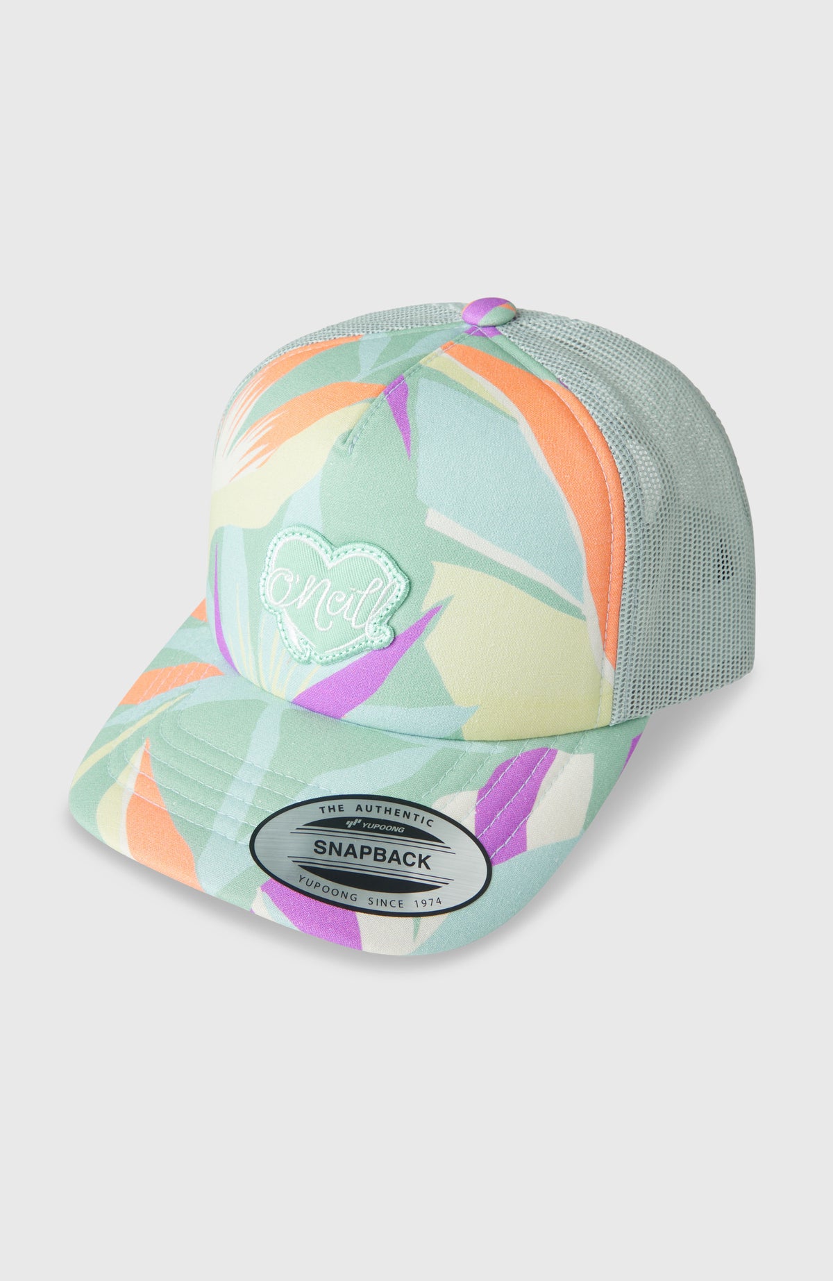 O'Neill Summer Camp Trucker Cap für Mädchen, grün mit Tropenmuster in Orange und Lila, schräge Vorderansicht