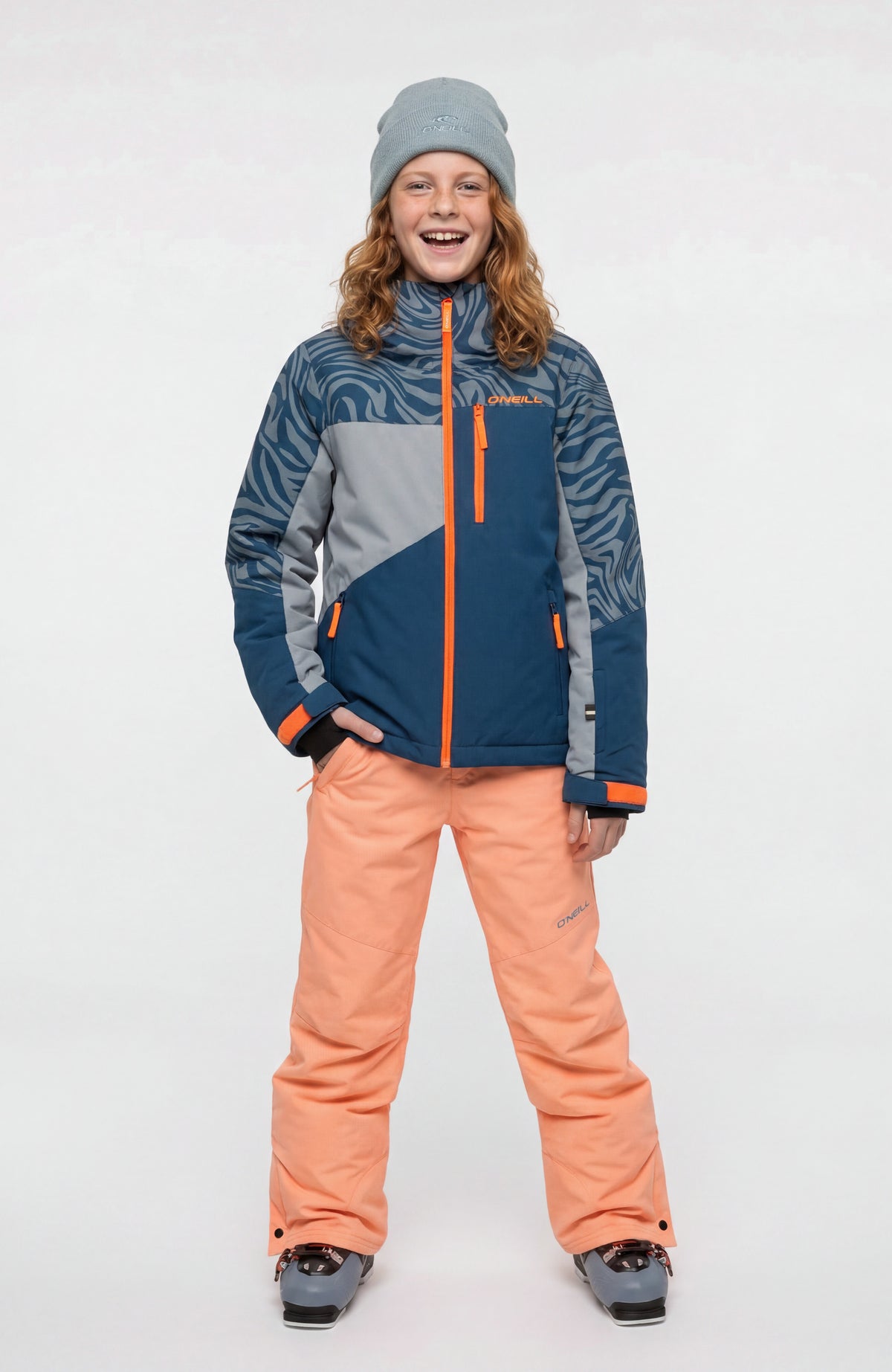 FWC'Cruz Triple Skijacke für Mädchen, blau mit Zebramuster in Grau, Ganzkörperansicht am Model