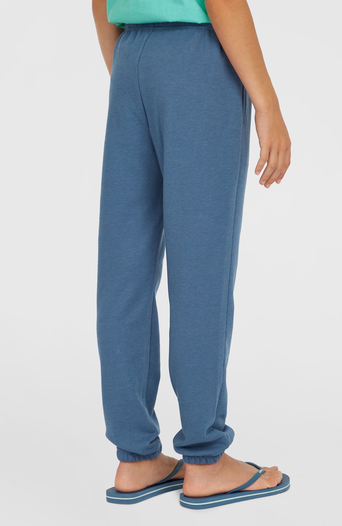 Script Jogginghose für Mädchen, blau, Rückansicht getragen am Model