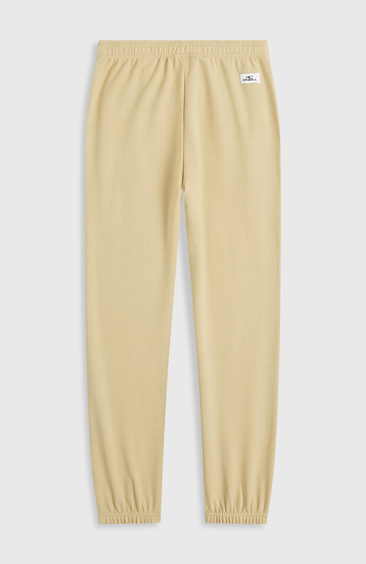 Essentials Jogginghose für Mädchen, beige, flach liegend von hinten mit Logo-Aufnäher am Bund