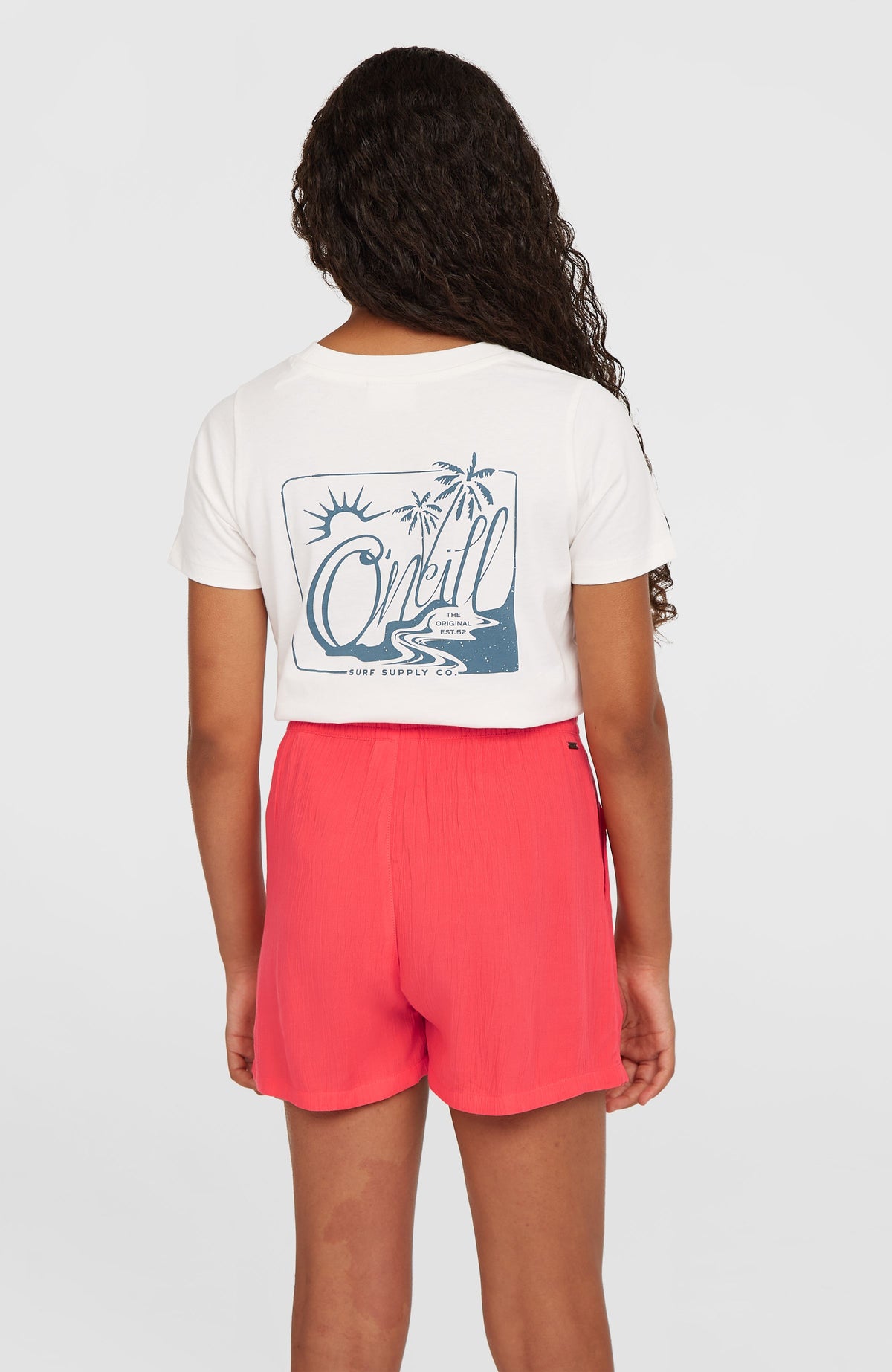Gewebte Sommershorts für Mädchen, pink, Rückansicht am Model