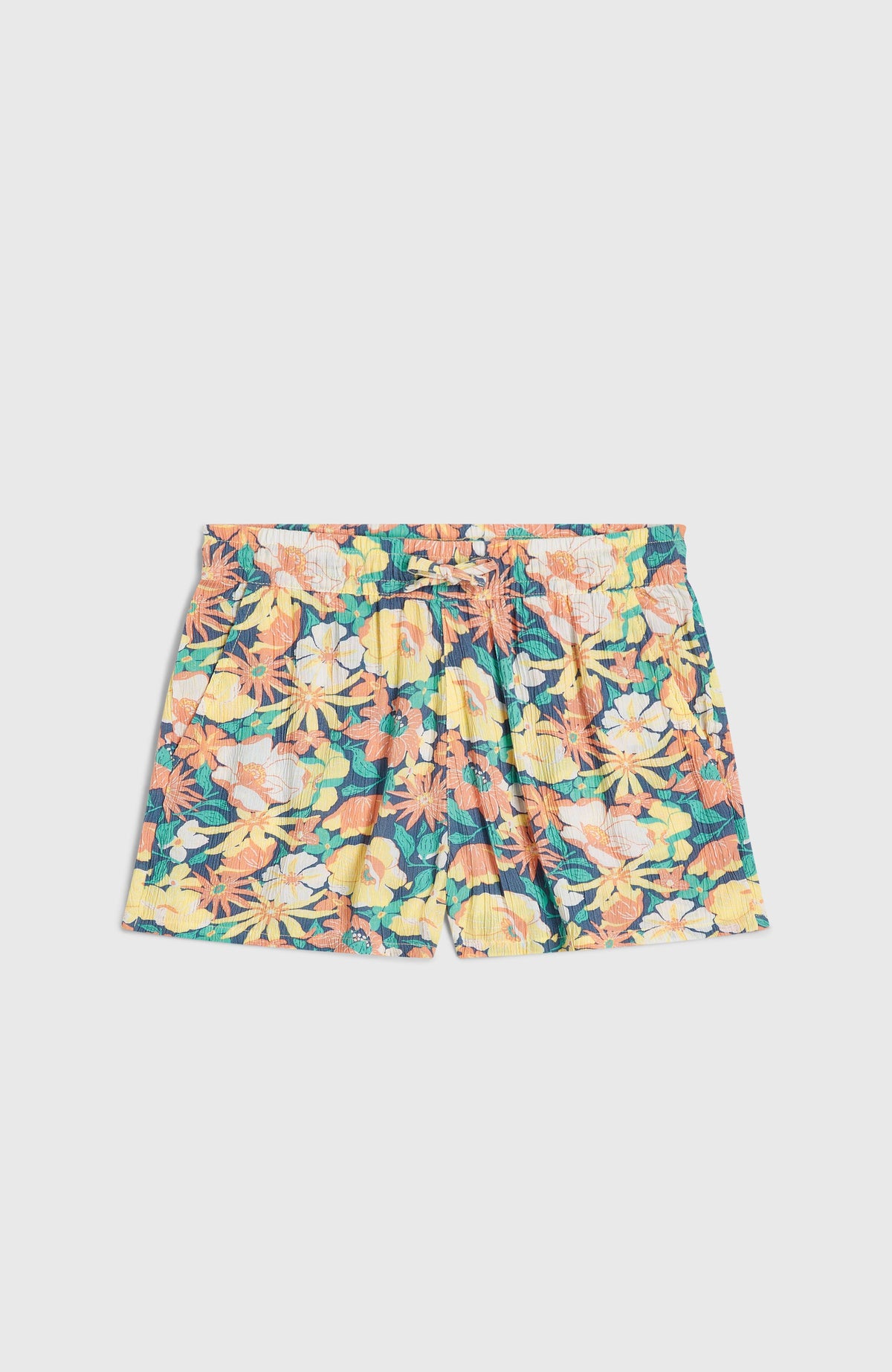 Gewebte Sommershorts für Mädchen, blau mit Blumenmuster in Gelb und Orange, Ansicht flach liegend von vorne