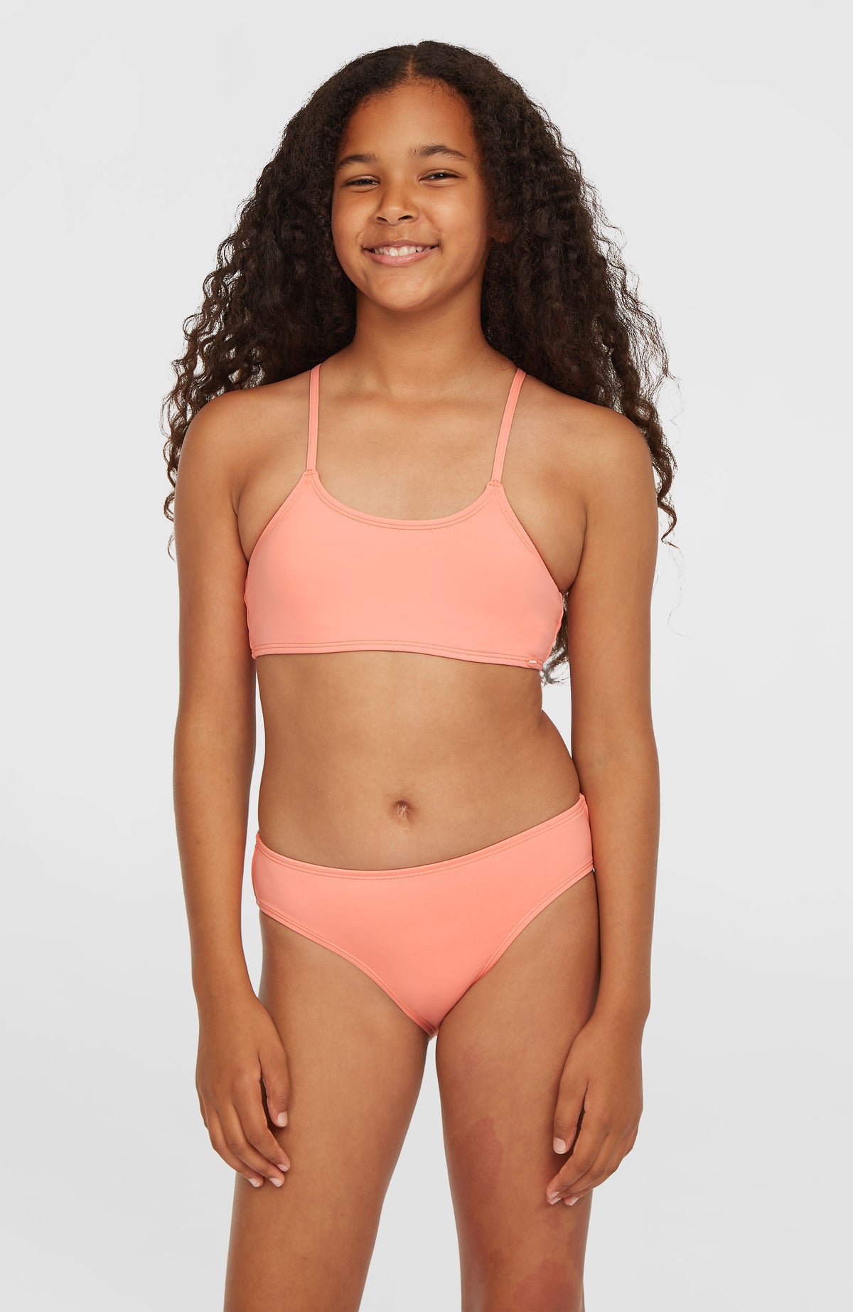 O'Neill Essentials Bralette-Bikini-Set für Mädchen, pink, Vorderansicht des Zweiteilers, getragen am Model