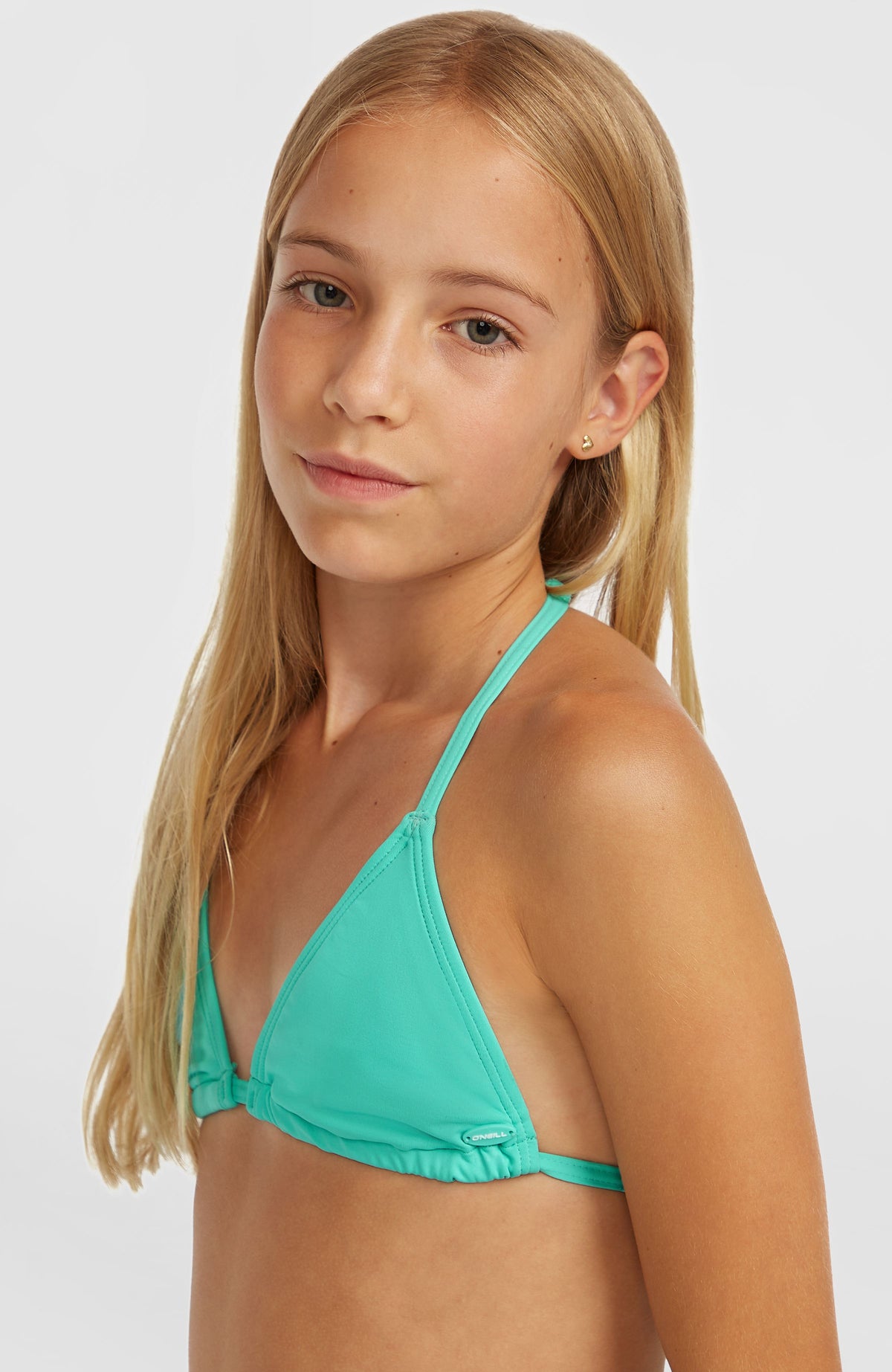 Essentials Triangel-Bikini-Set für Mädchen, blau, Nahaufnahme des Triangel-Oberteils am Model