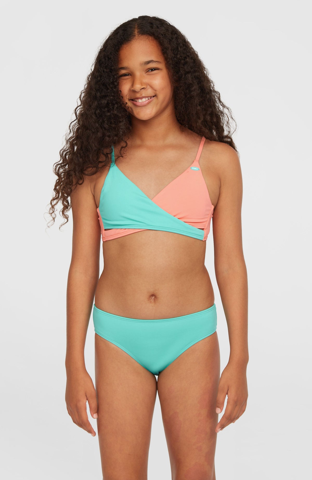 O'Neill Bralette-Bikini-Set für Mädchen, blau, getragen am Model, Vorderansicht
