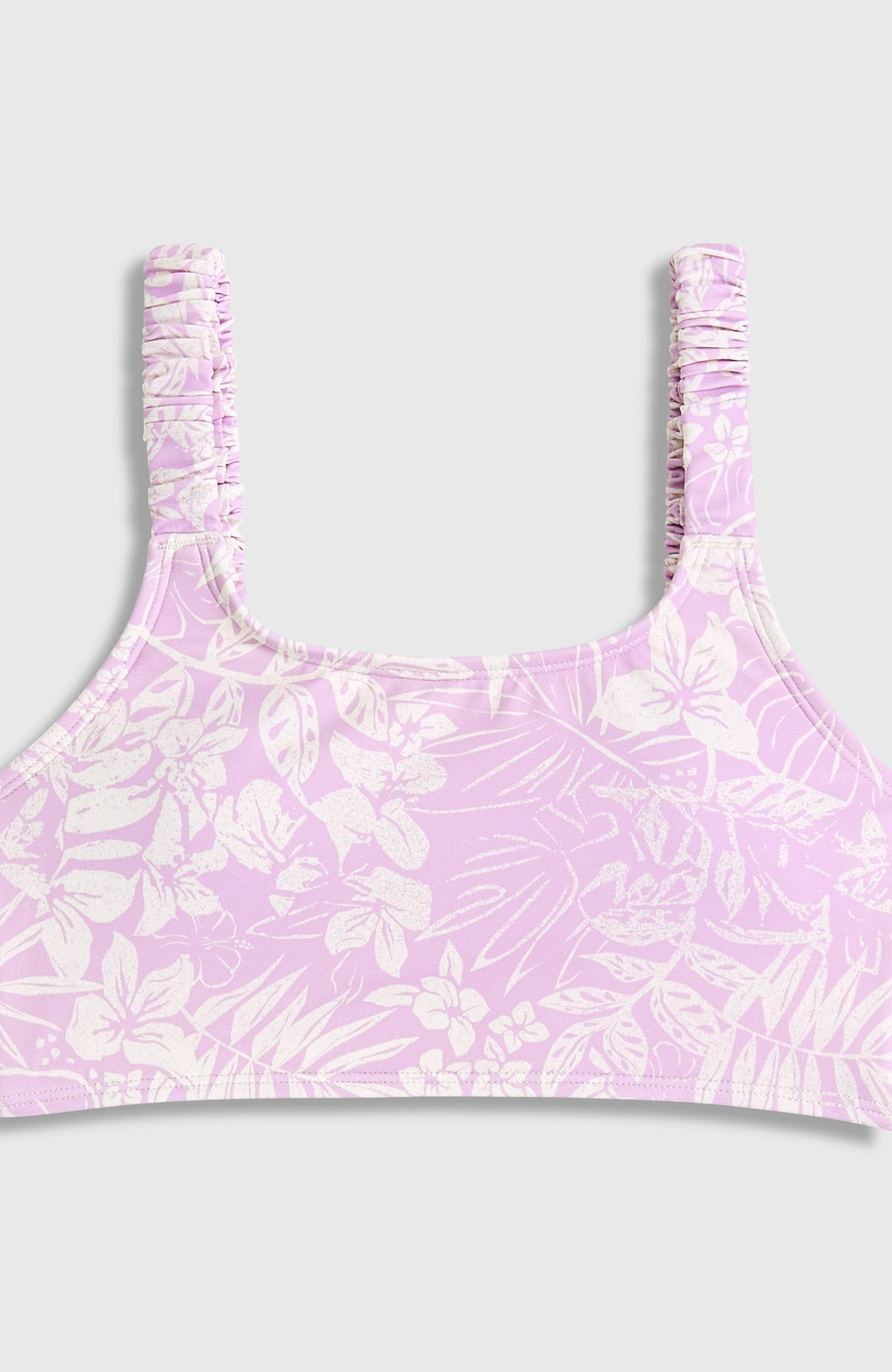 Nahaufnahme des Oberteils vom lila Holiday Bikini-Set für Mädchen mit Blumenmuster in Weiß, geraffte Träger