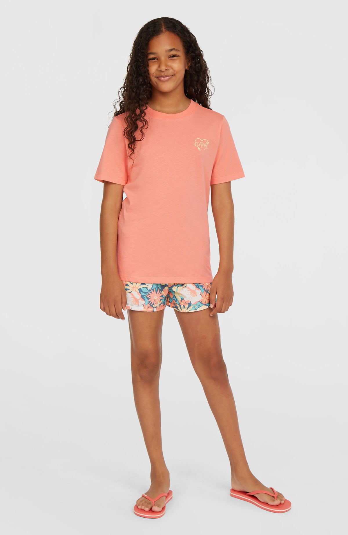 Script T-Shirt für Mädchen, pink, Ganzkörperansicht, getragen am Model