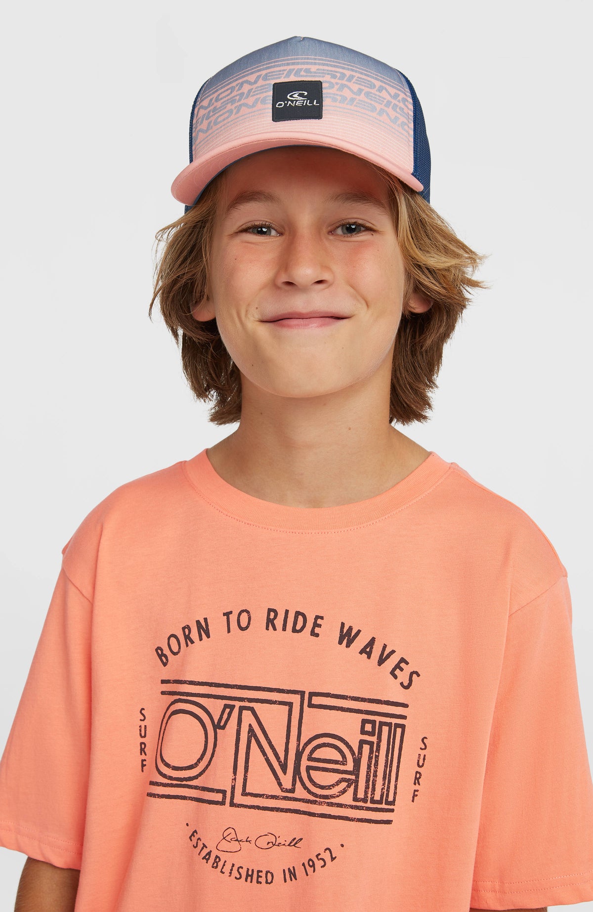 Summer Camp Trucker Cap für Jungen, pink, Vorderansicht, getragen am Model