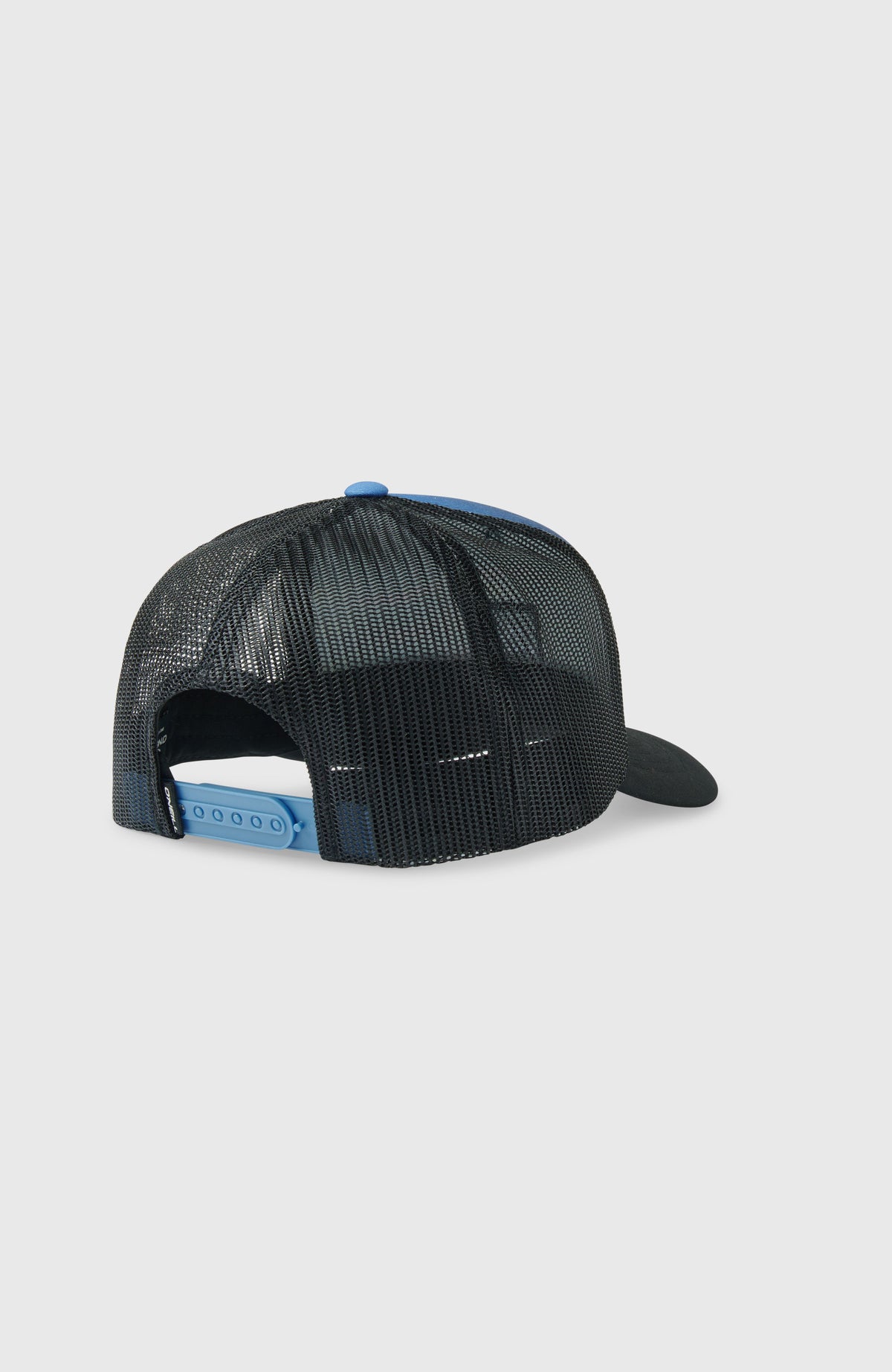 Summer Camp Trucker Cap für Jungen, blau, freigestellt von hinten mit verstellbarem Snapback-Verschluss