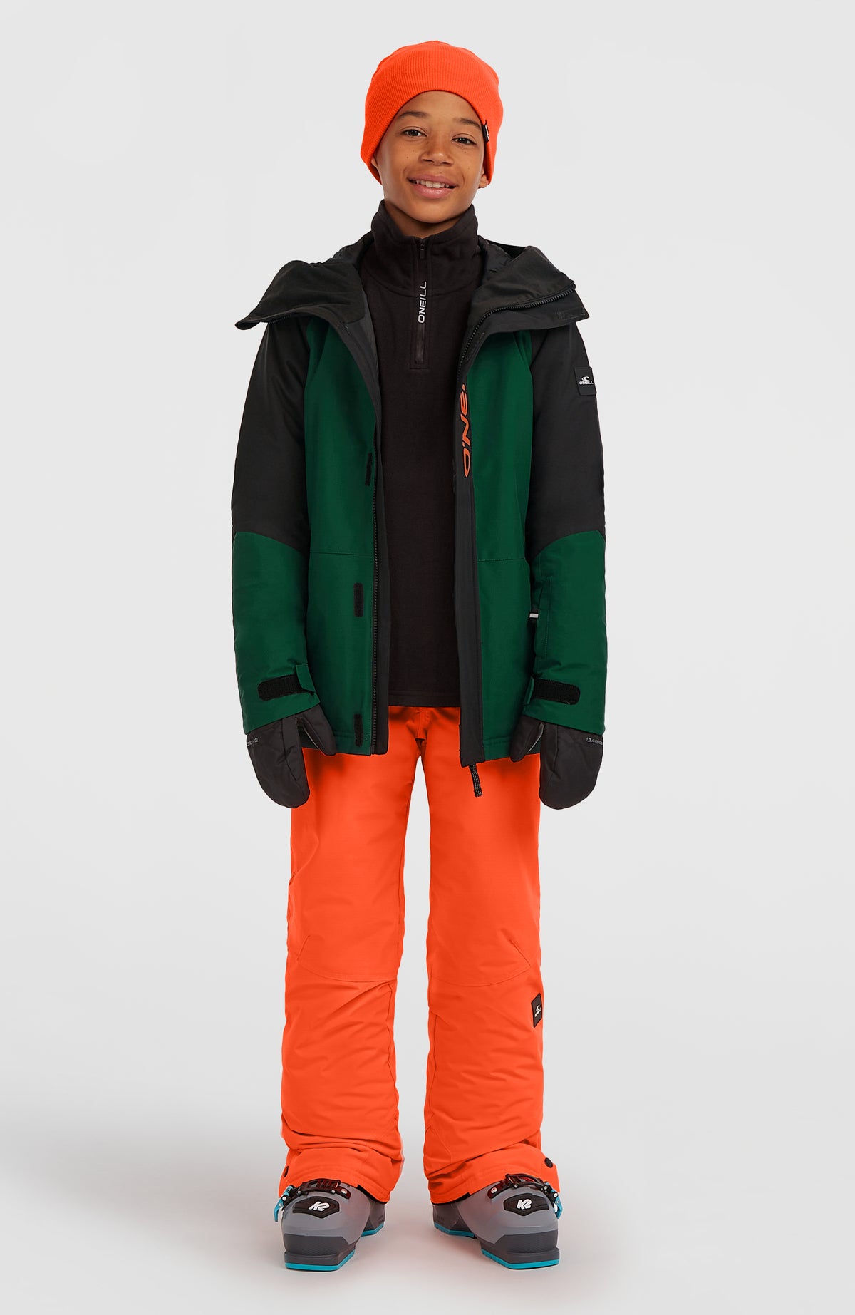 FWC'Play Ski- und Snowboardjacke für Jungen, schwarz, Ganzkörperansicht von vorne am Model