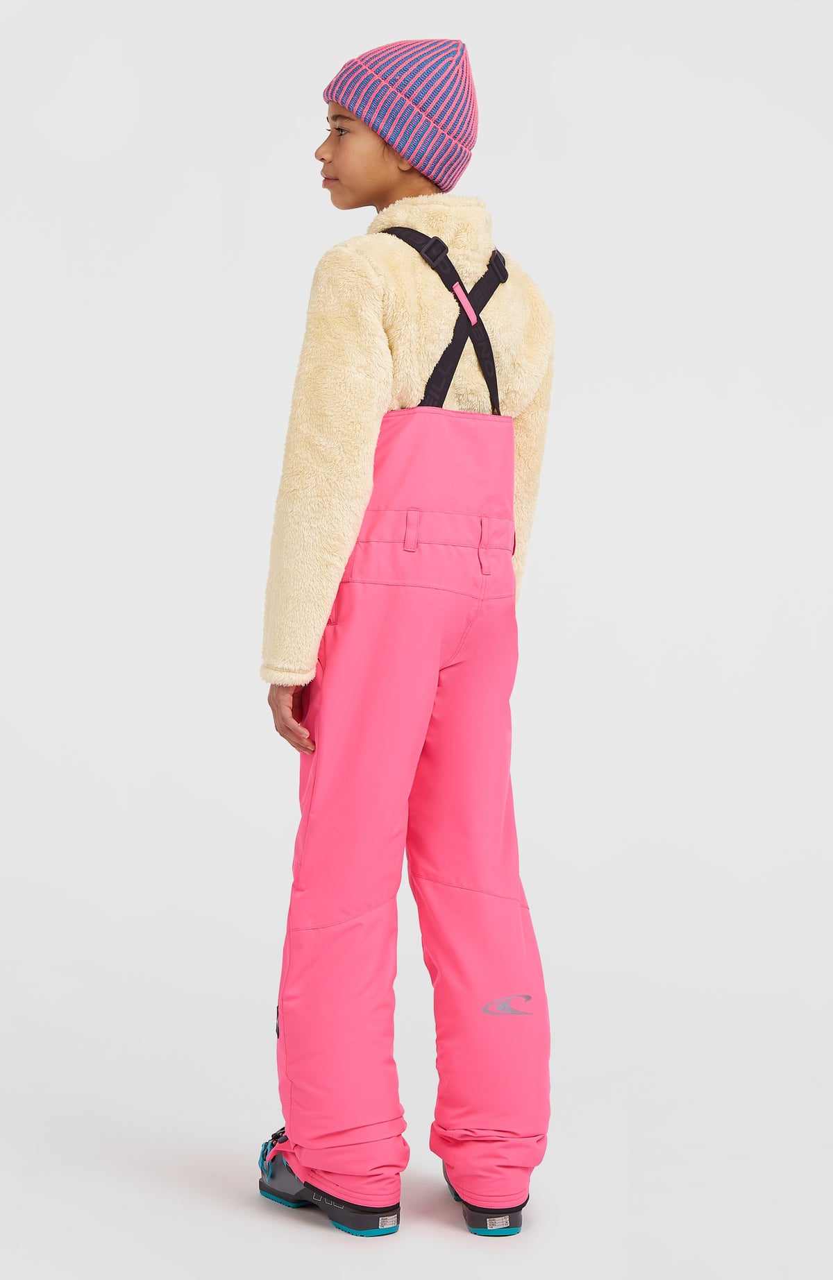 FWC'Cruz Bib Skihose für Kinder, pink, getragen am Model, Rückansicht mit verstellbaren Kreuzträgern