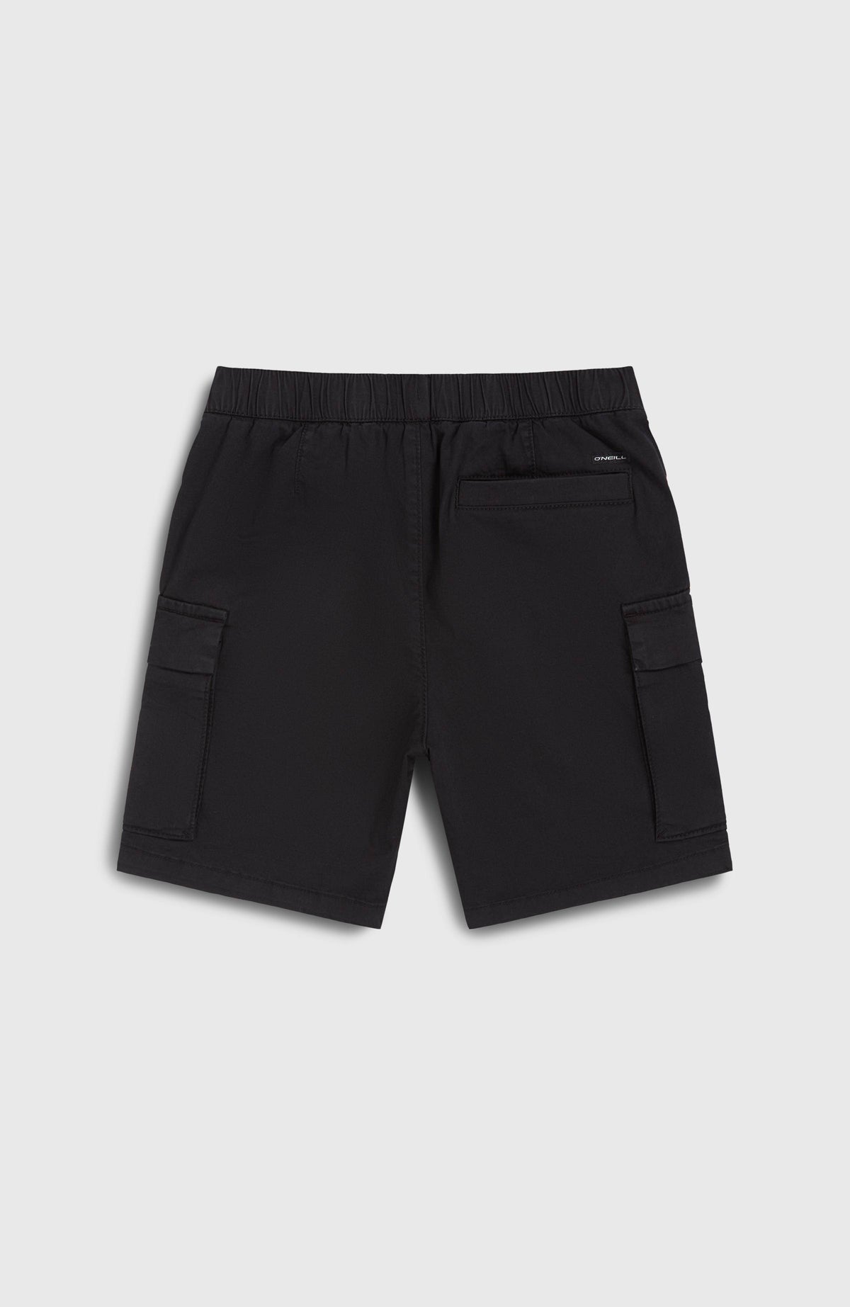Cargo-Shorts für Jungen, schwarz, flach liegend von hinten mit Gesäßtasche und Logo-Label