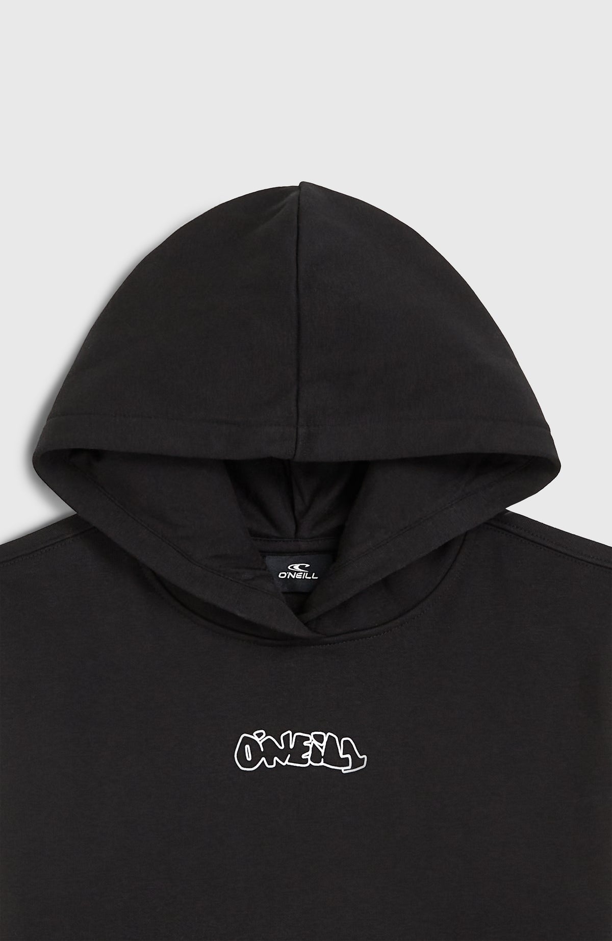 FWC'Play Hoodie für Jungen, schwarz mit Logo-Print in Weiß, Nahaufnahme von Kapuze und Halsausschnitt