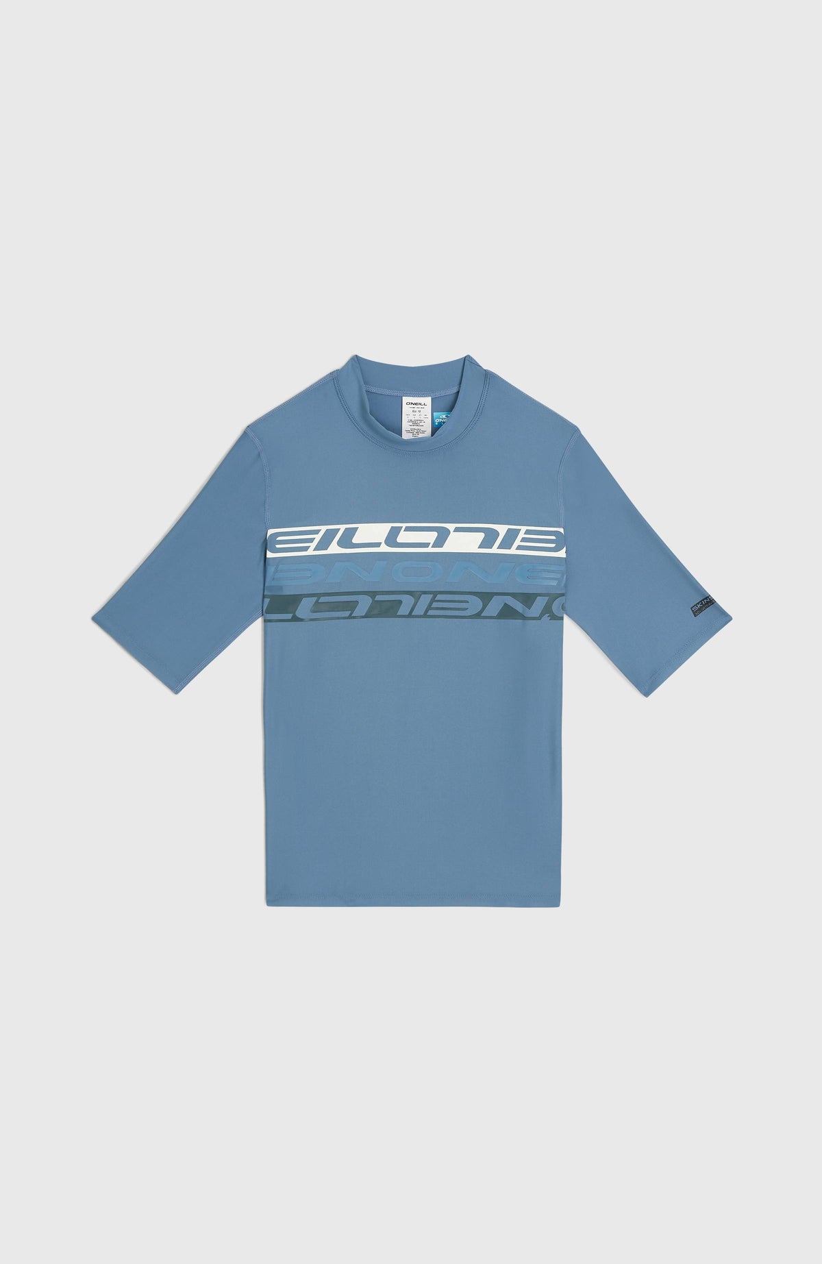 Shortsleeve-Schwimmshirt für Jungen, blau mit Logo-Print in Hellblau und Dunkelgrau, flach liegend von vorne