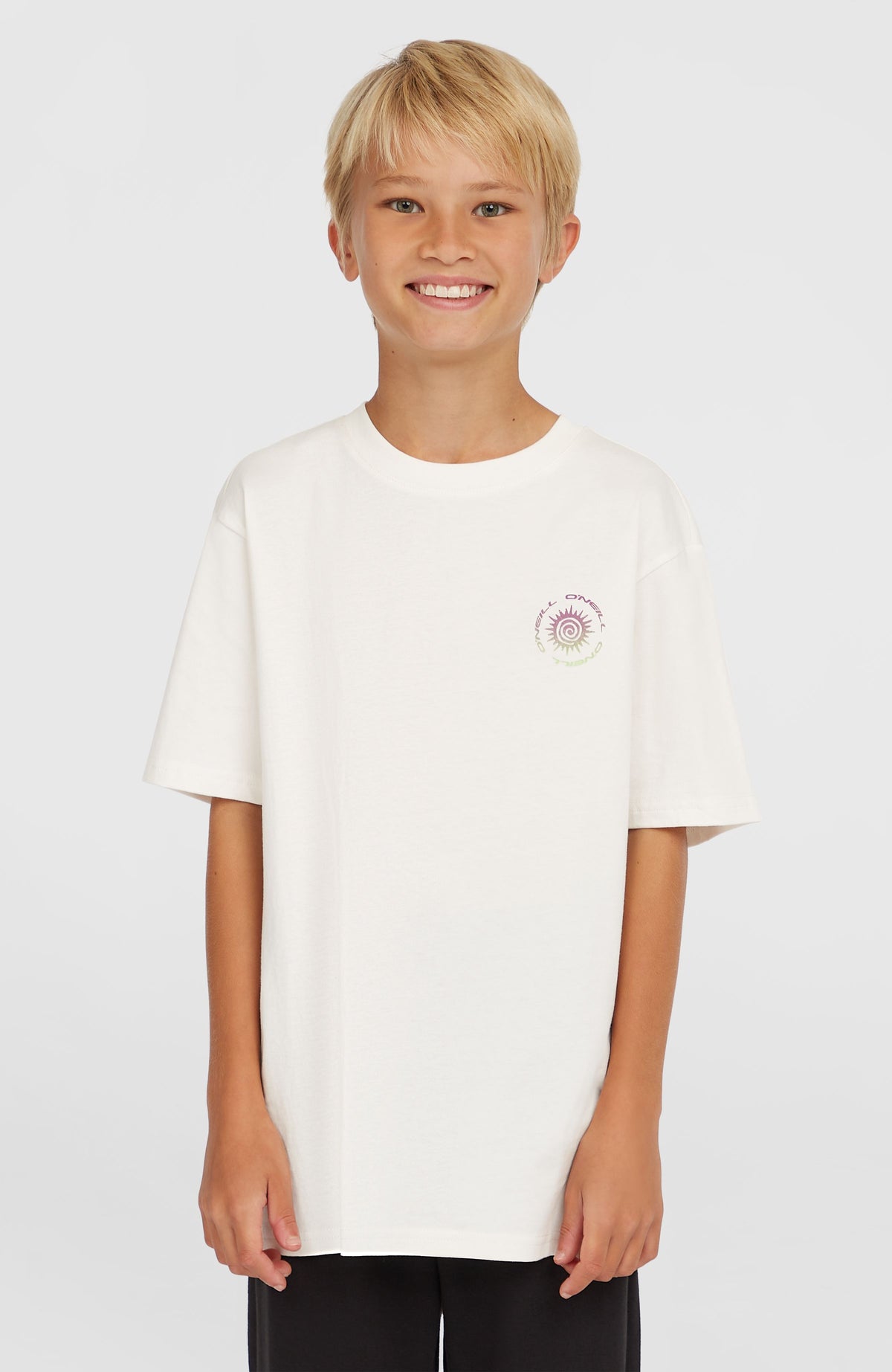 O'Neill Gradient T-Shirt für Jungen, weiß mit Grafik-Print in Lila und Grün, Vorderansicht am Model