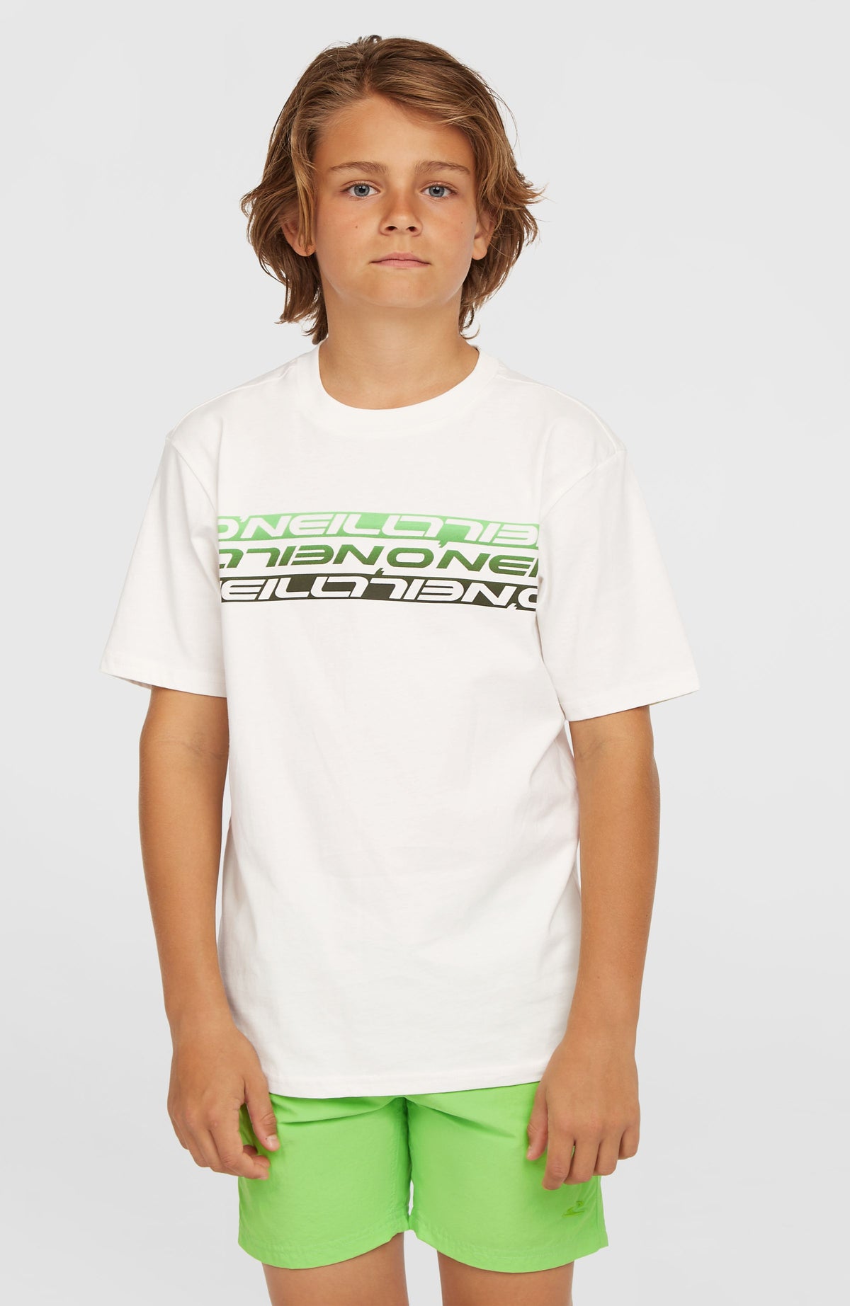 O'Neill Stripe T-Shirt für Jungen, weiß mit Logo-Print in Grün, Vorderansicht am Model
