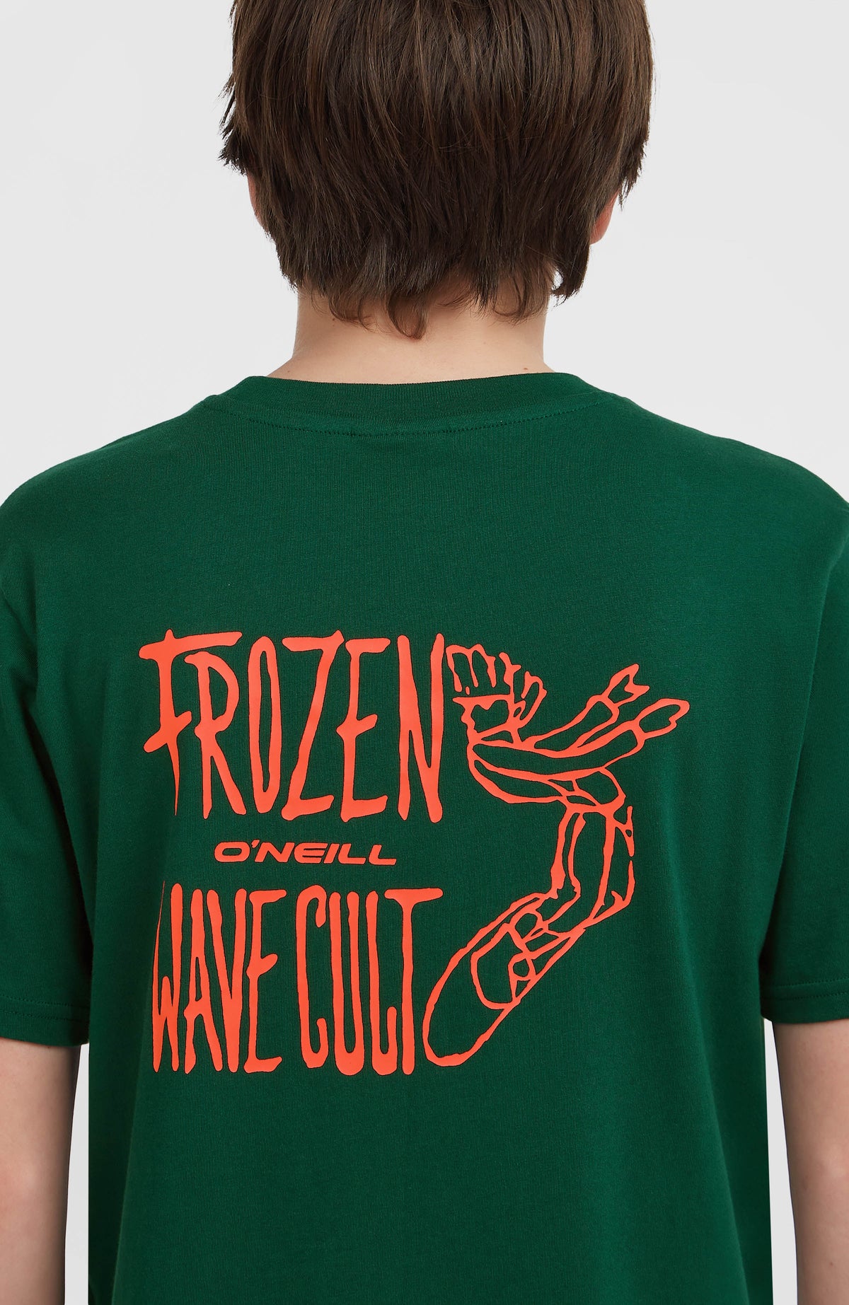 Back-Print T-Shirt für Jungen, grün mit Grafik-Print in Orange, Nahaufnahme der Rückenpartie am Model