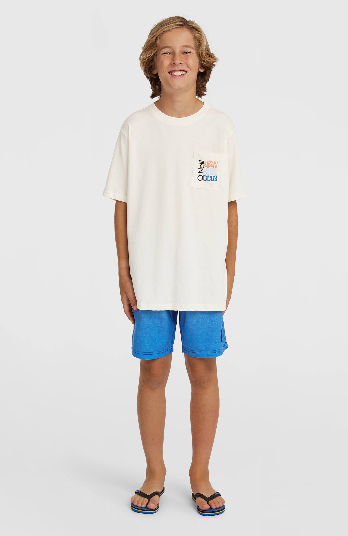 Chest Pocket T-Shirt für Jungen, weiß, Ganzkörperansicht von vorne am Model