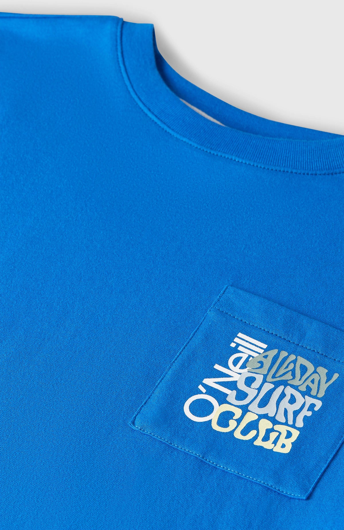 Chest Pocket T-Shirt für Jungen, blau, Nahaufnahme von Rundhalsausschnitt und aufgesetzter Tasche