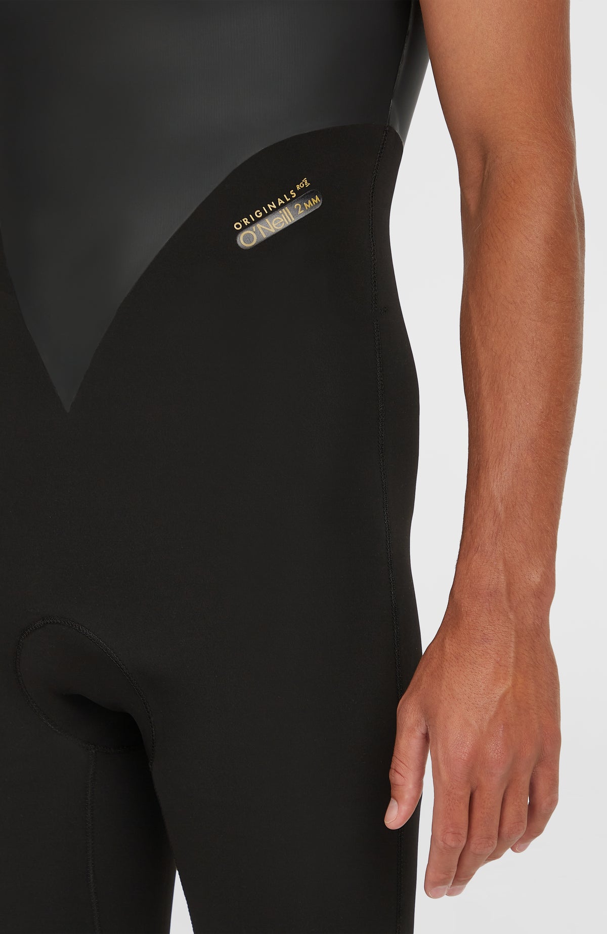 O'Riginals 2mm Long John Wetsuit Neoprenanzug, schwarz, Nahaufnahme der Seitenpartie mit Logo-Schriftzug