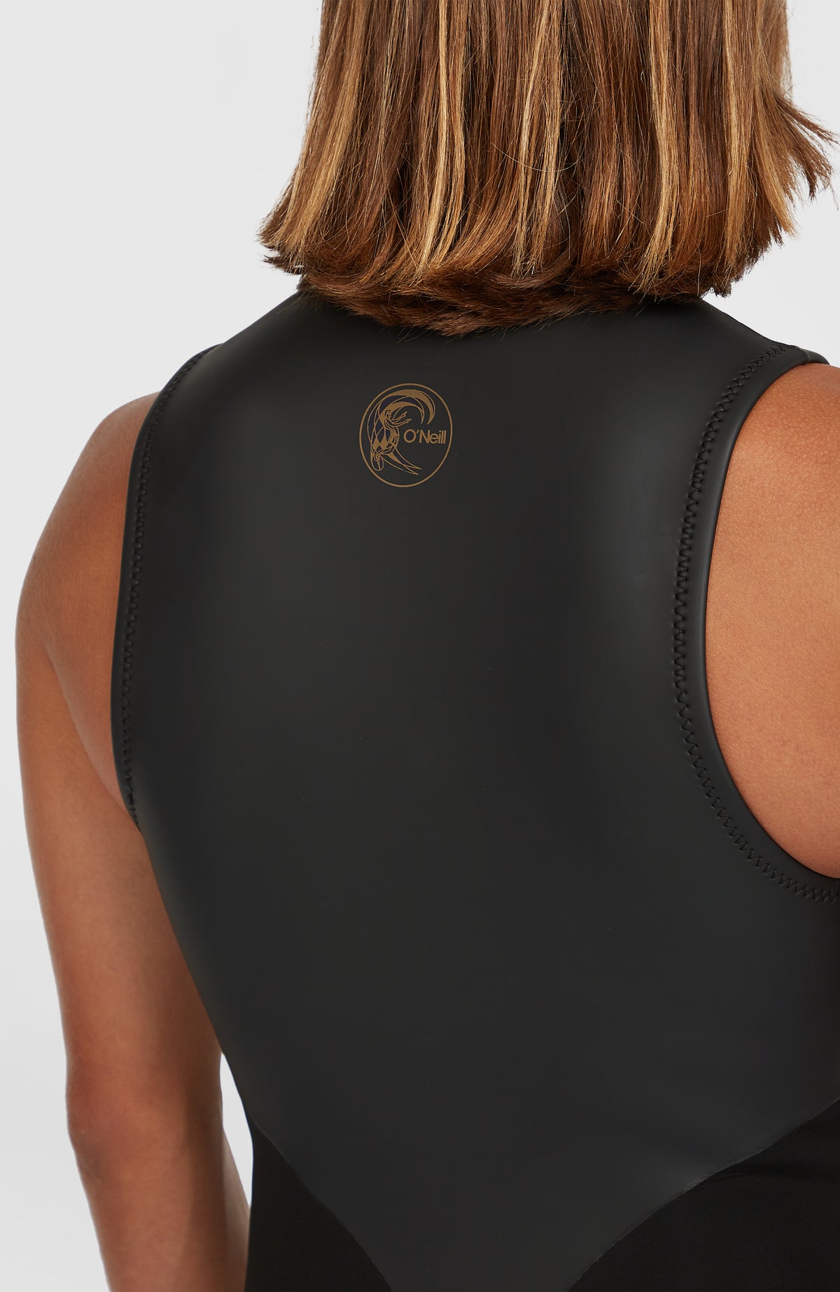O'Riginals 2mm Long John Wetsuit Neoprenanzug, schwarz, Nahaufnahme der oberen Rückseite mit rundem Logo-Print