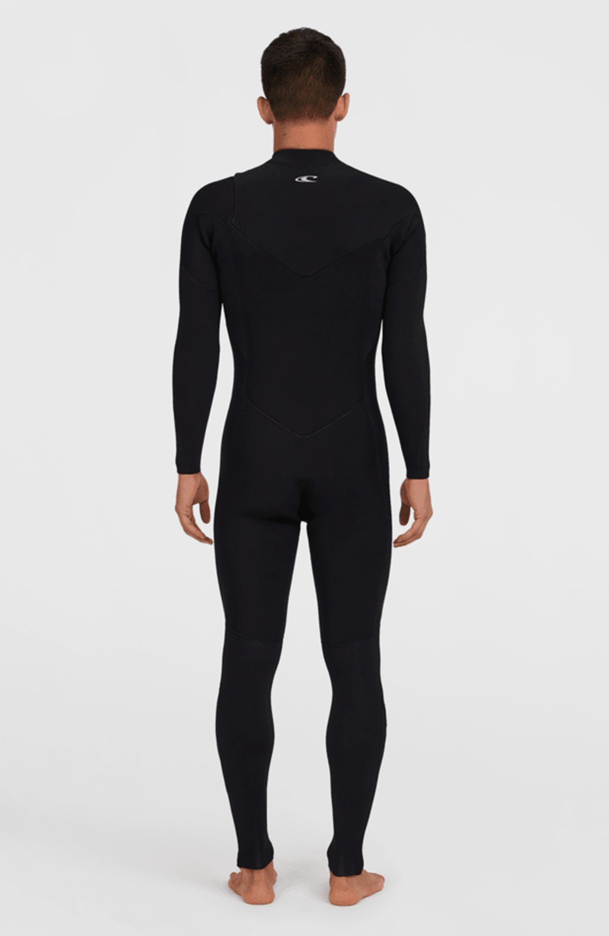 Epic 3/2 Chest Zip Full Wetsuit Neoprenanzug für Herren, schwarz, Rückansicht am Model mit Logo am Kragen
