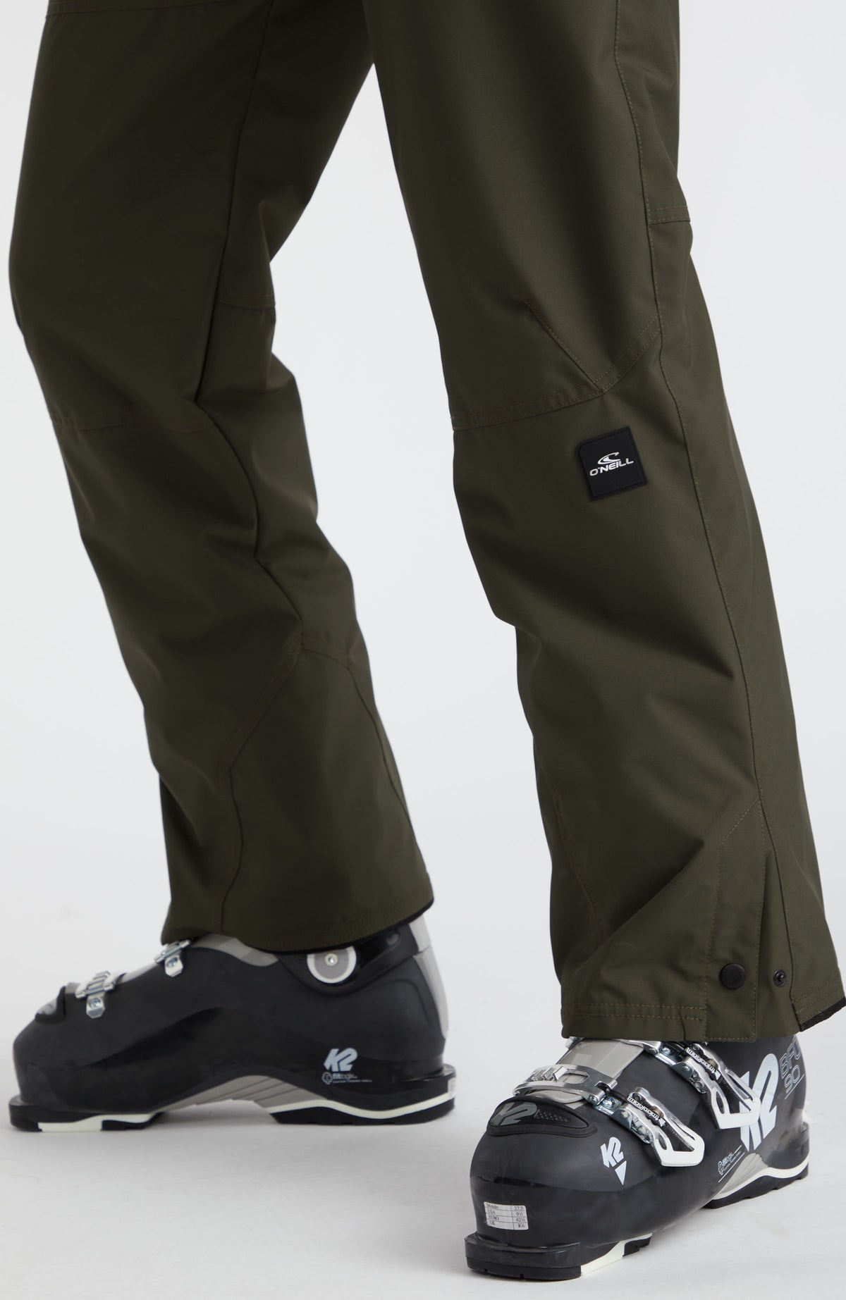 Hammer Regular Skihose für Herren, grün, Nahaufnahme des Hosenbeins mit Logo-Patch am Knie