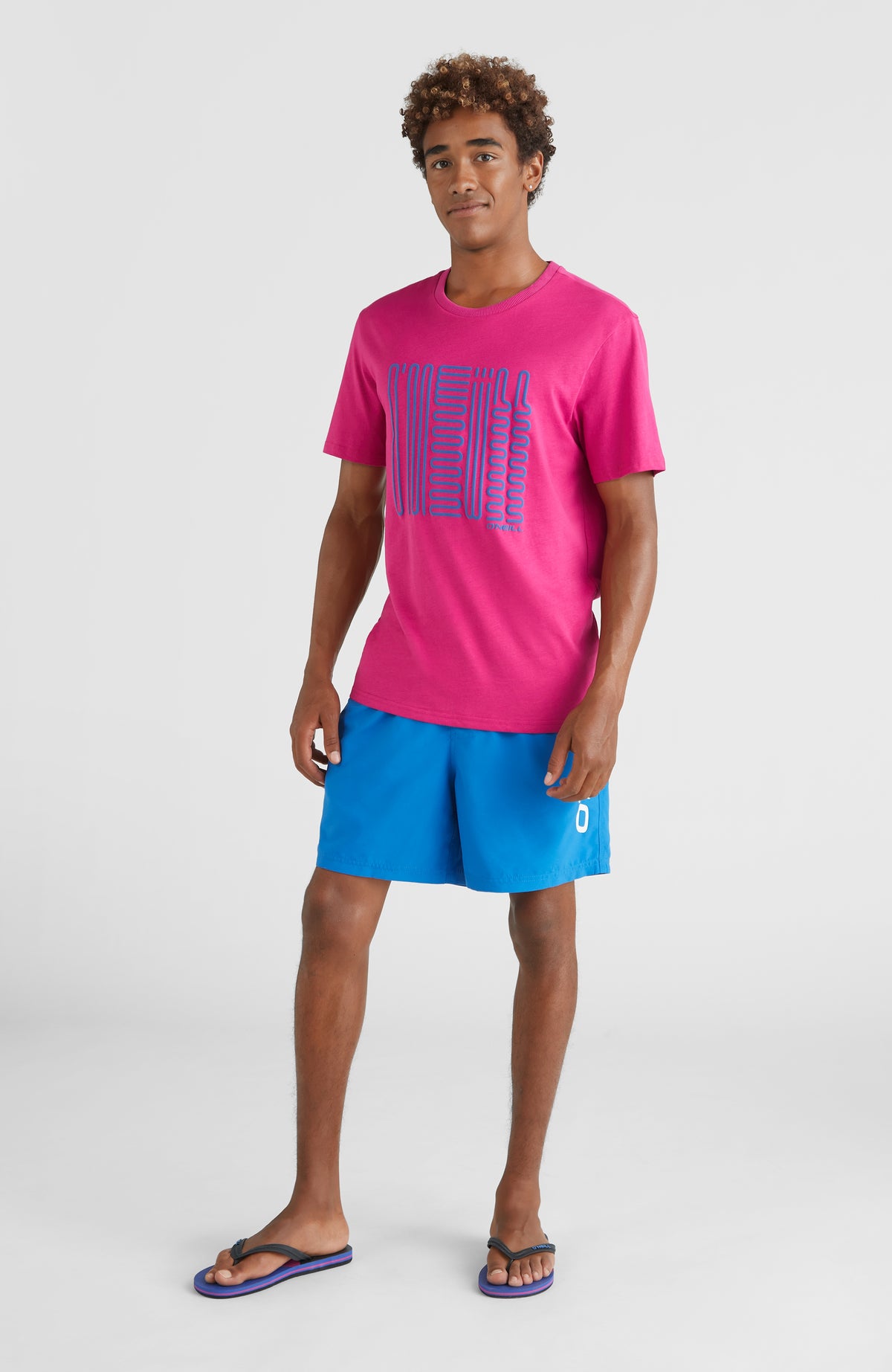 Cali 16'' Badehose für Herren, blau, Ganzkörperansicht am Model