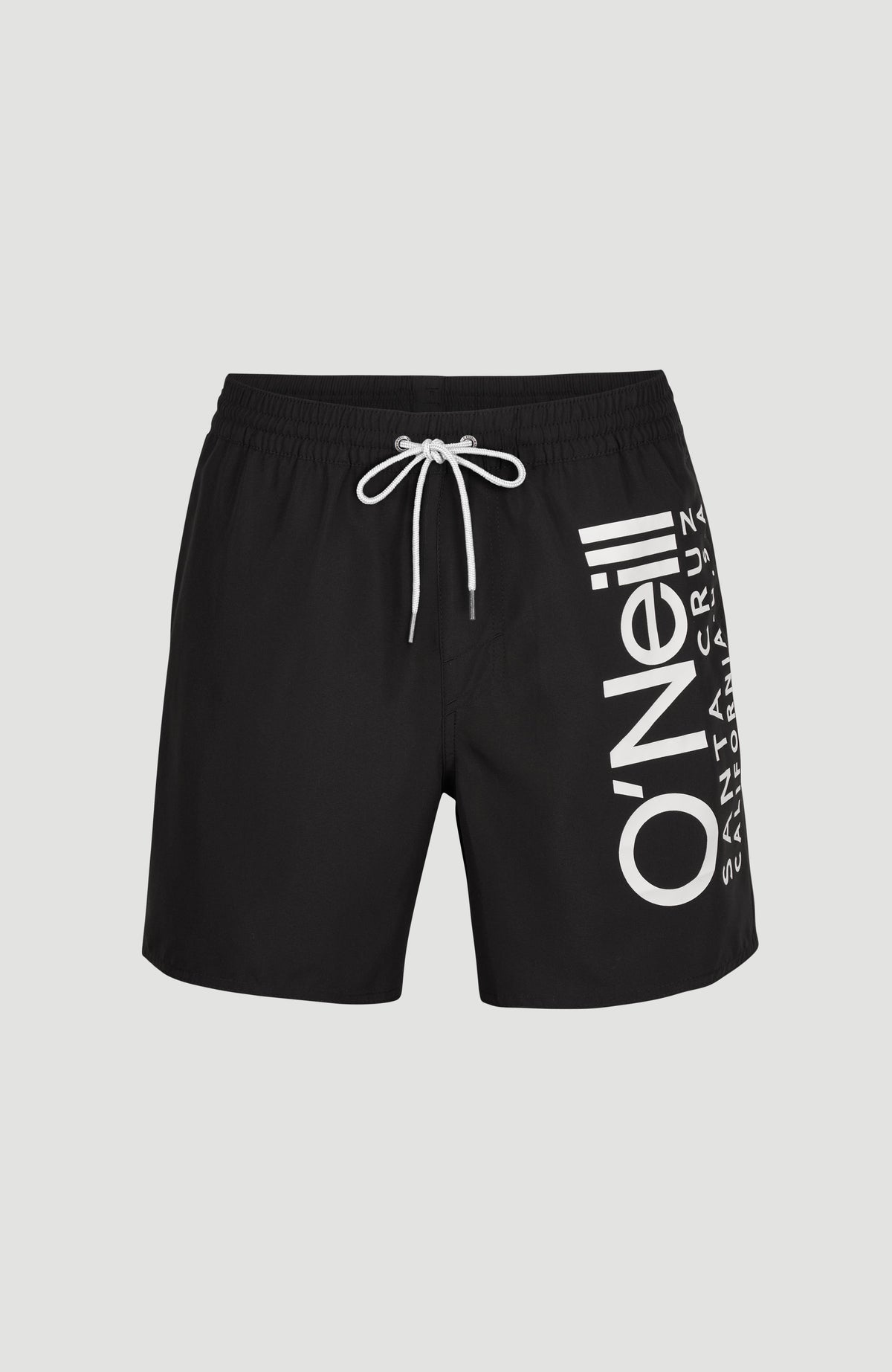 Original Cali 16'' Badehose für Herren, schwarz mit Logo-Print in Weiß, flach liegend von vorne mit Kordelzug