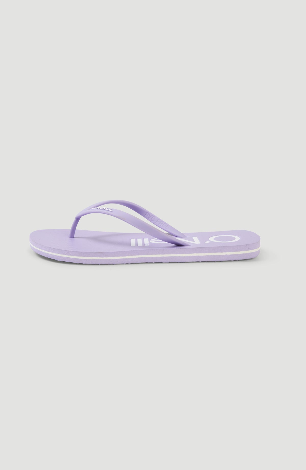 Profile Logo Sandalen für Damen, lila mit Logo-Print in Weiß, freigestellt von der Seite, Sohle mit Streifendetail