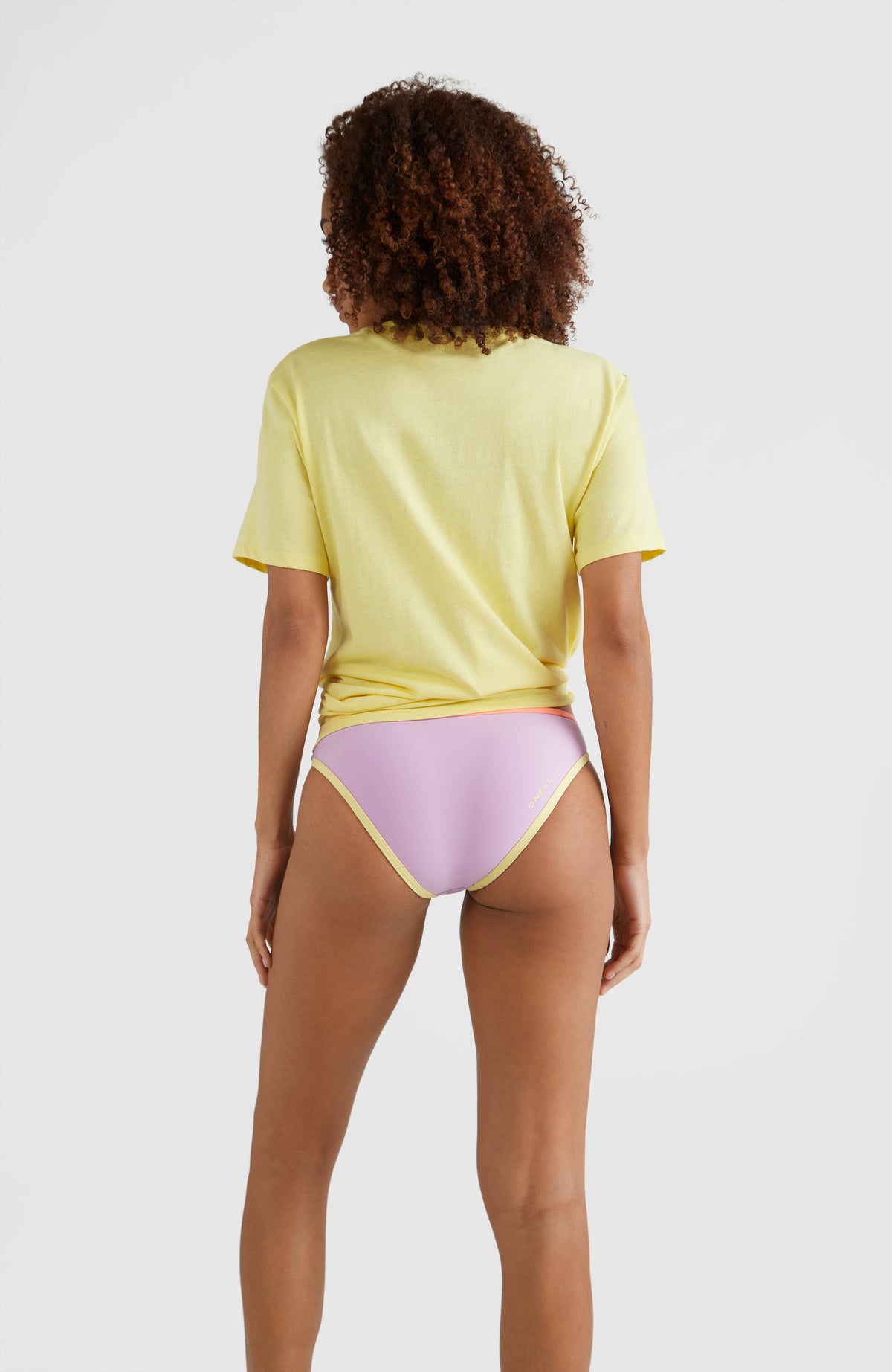 Essentials T-Shirt mit V-Ausschnitt | Sunshine