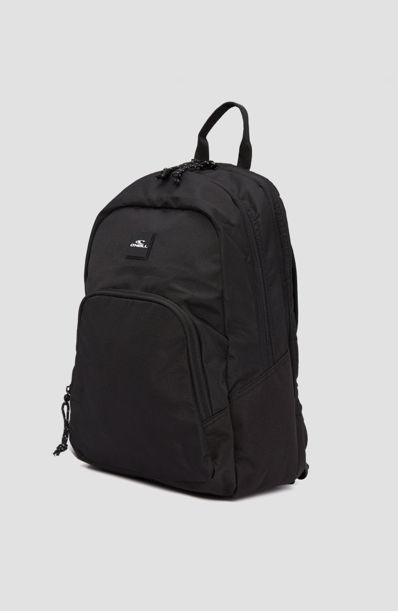 Wedge Rucksack für Herren, schwarz, freigestellt von der Seite mit Reißverschlüssen