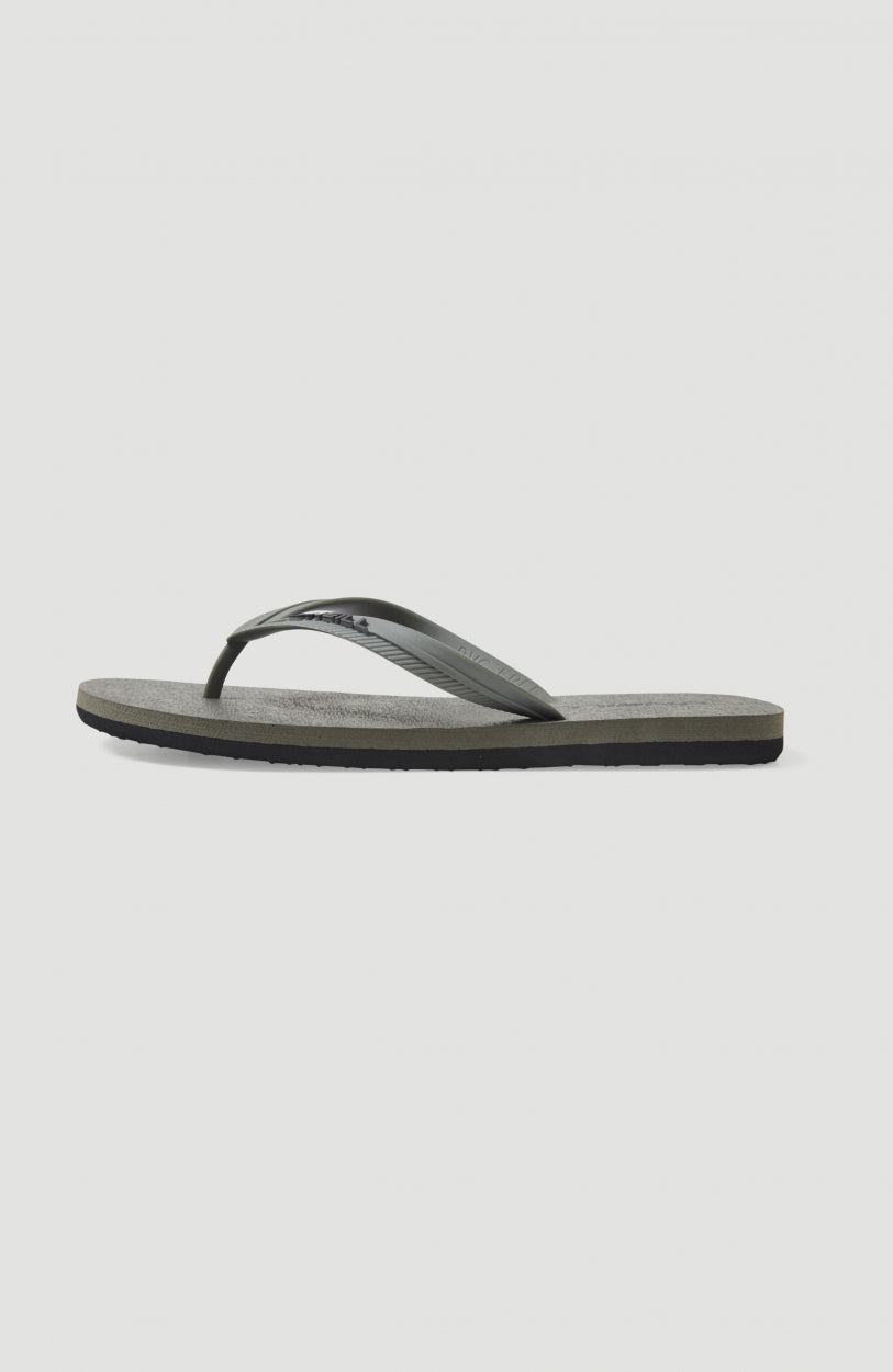 Profile Sandalen mit kleinem Logo, grün, freigestellte Seitenansicht mit Fokus auf die Sohle