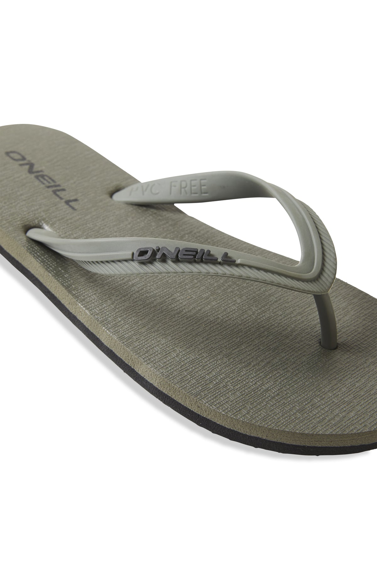 Profile Sandalen mit kleinem Logo, grün, freigestellte Nahaufnahme des Riemens mit Logoprägung