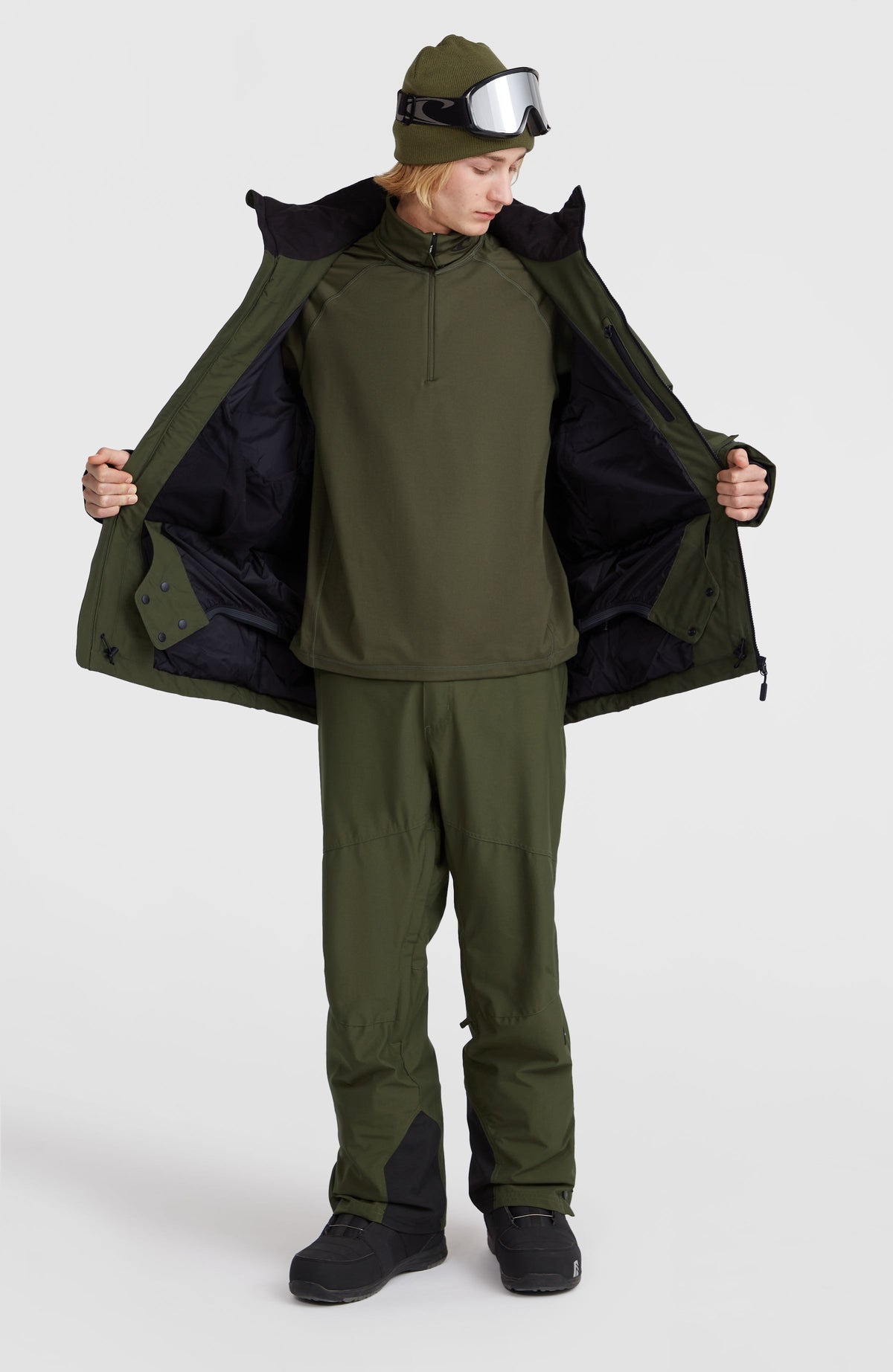 Hammer Skijacke für Herren, grün, Ganzkörperansicht am Model mit weit geöffneter Jacke und dunklem Innenfutter