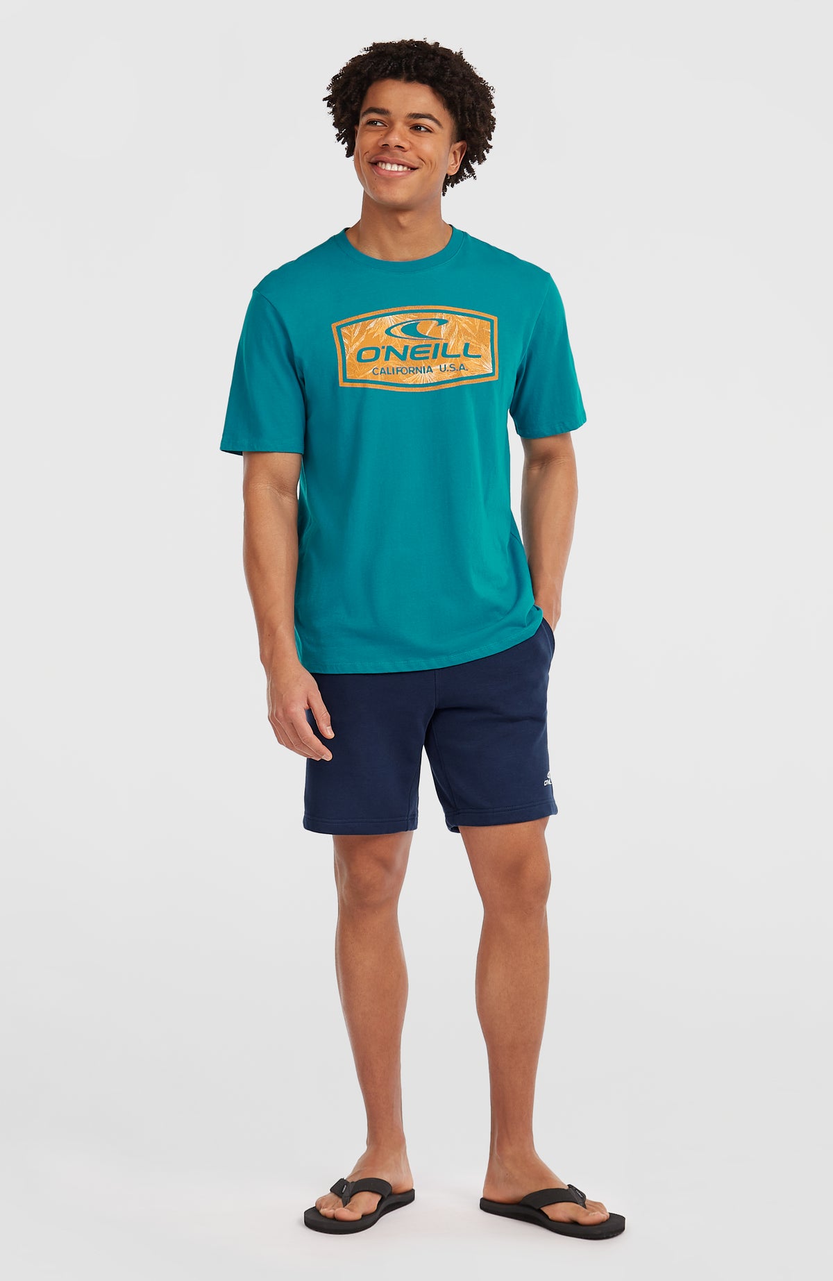 O'Neill Small Logo Sweatshorts für Herren, blau, Vorderansicht getragen am Model