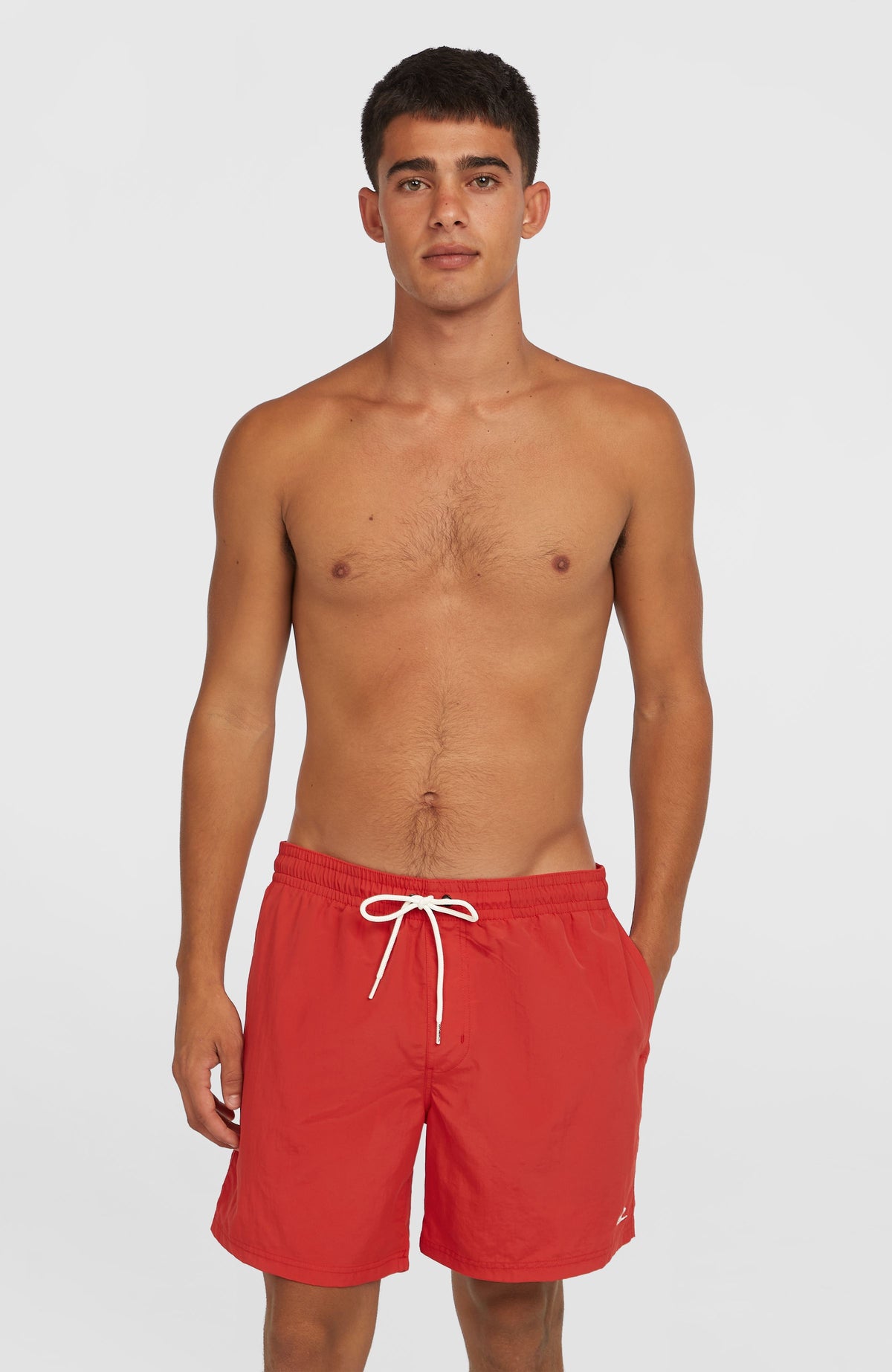 O'Neill Vert 16" Badehose für Herren, rot, Vorderansicht, getragen am Model mit Kordelzug am Bund