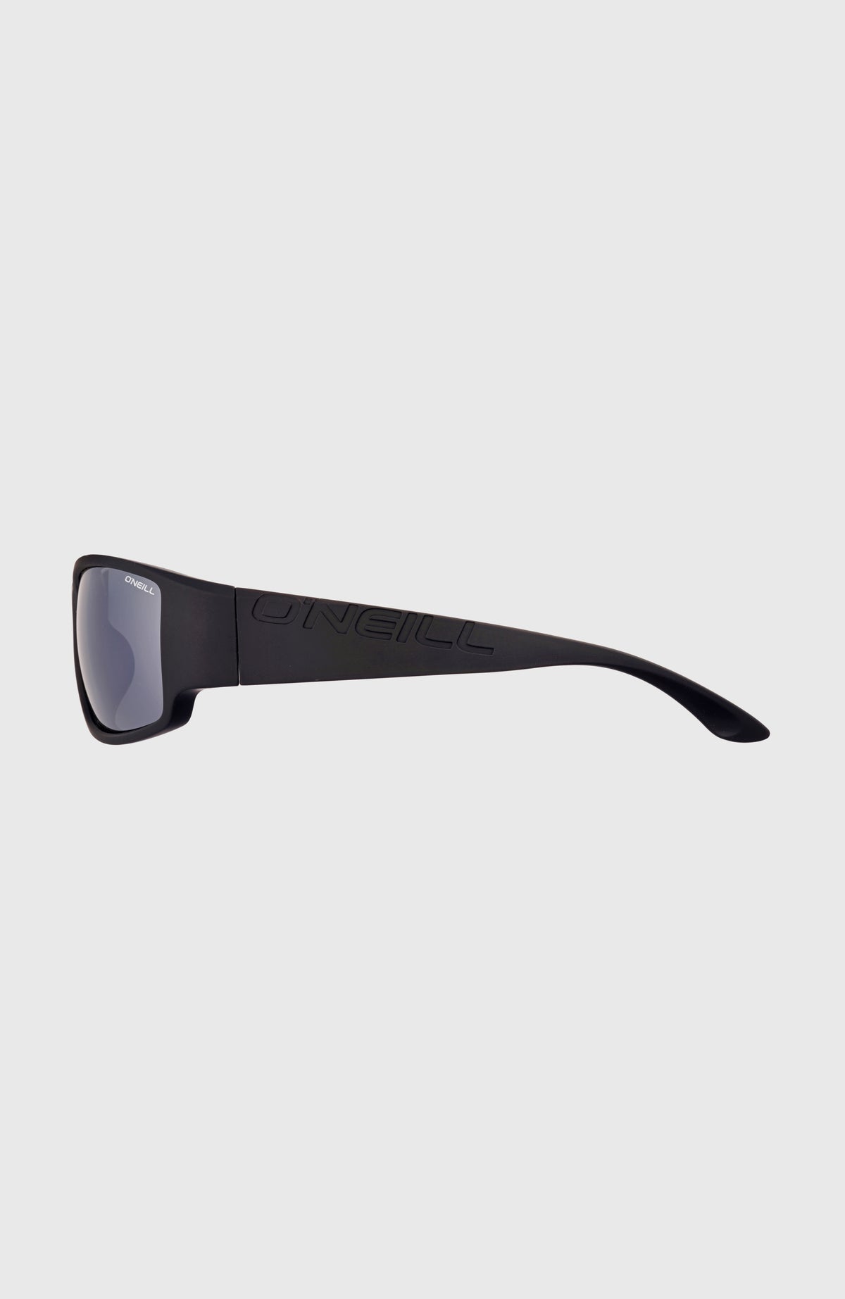 ThePeak Sonnenbrille für Herren, schwarz, freigestellt in der Seitenansicht, breiter Bügel mit Logo-Schriftzug