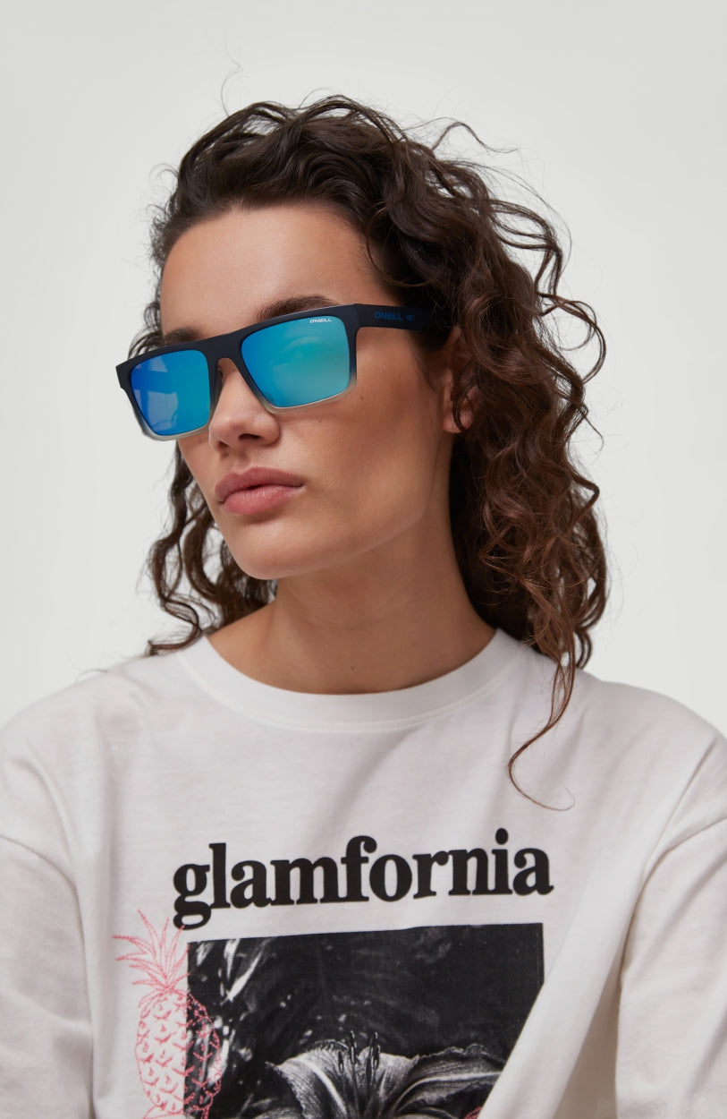 Beacons Sunglasses Sonnenbrille für Herren, blau, getragen am Model, Ansicht von schräg vorne