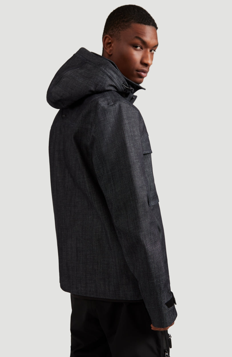 GORE-TEX Denim Kickstart Snow Jacket für Herren, blau, schräge Rückansicht am Model